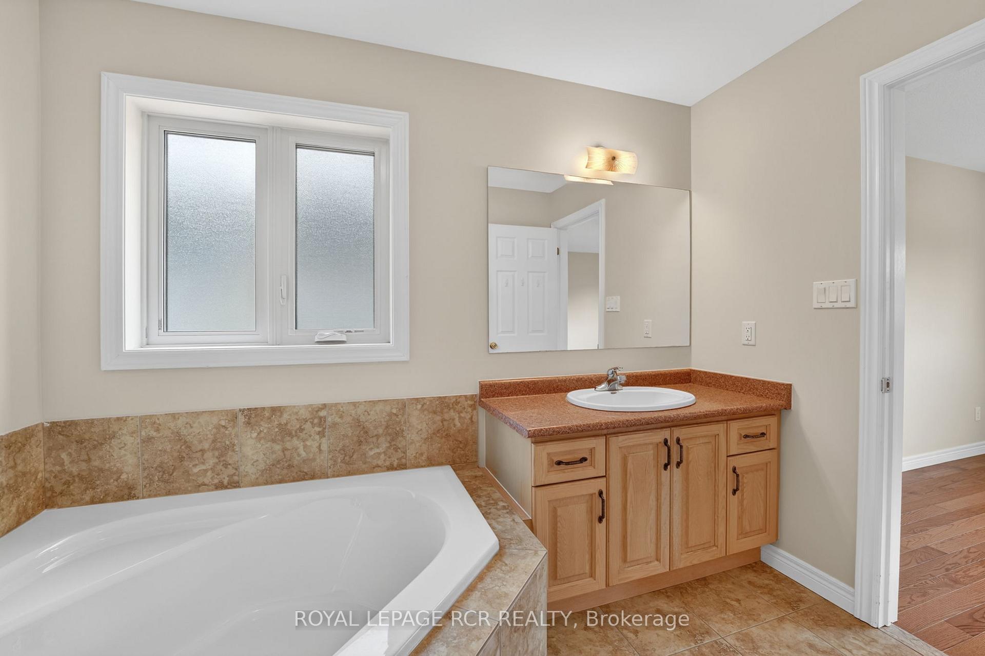 Photo 24 of 71 Elmwood Avenue, Brock, Beaverton — HOMEH