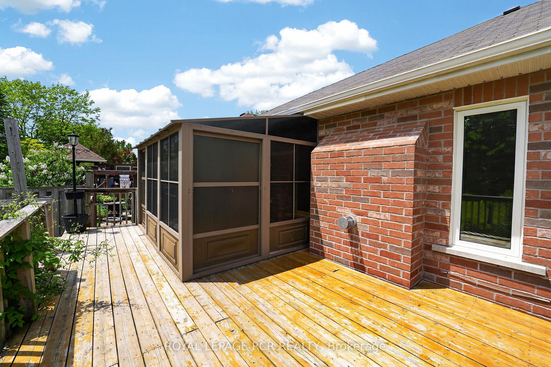 Photo 37 of 71 Elmwood Avenue, Brock, Beaverton — HOMEH