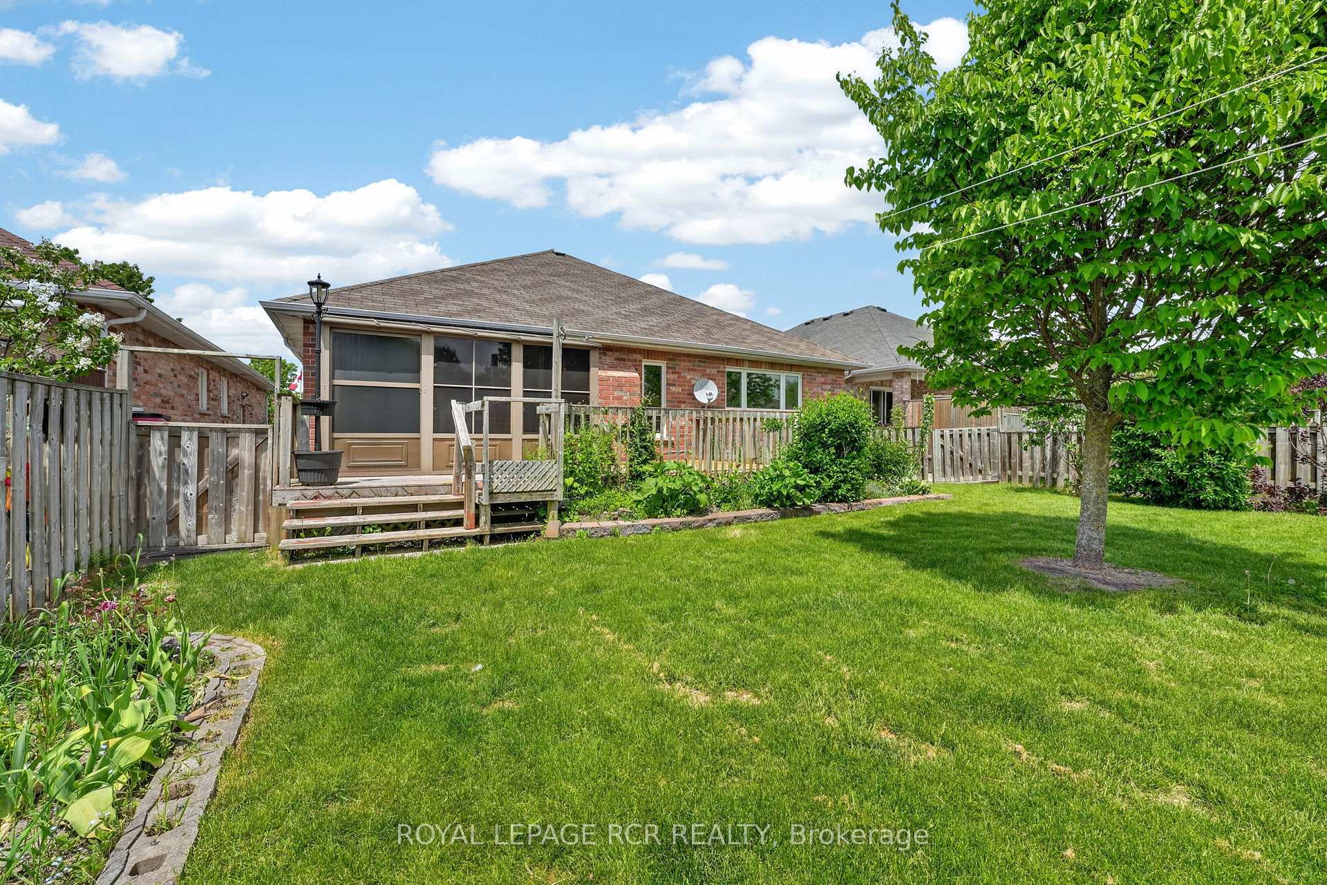 Photo 42 of 71 Elmwood Avenue, Brock, Beaverton — HOMEH