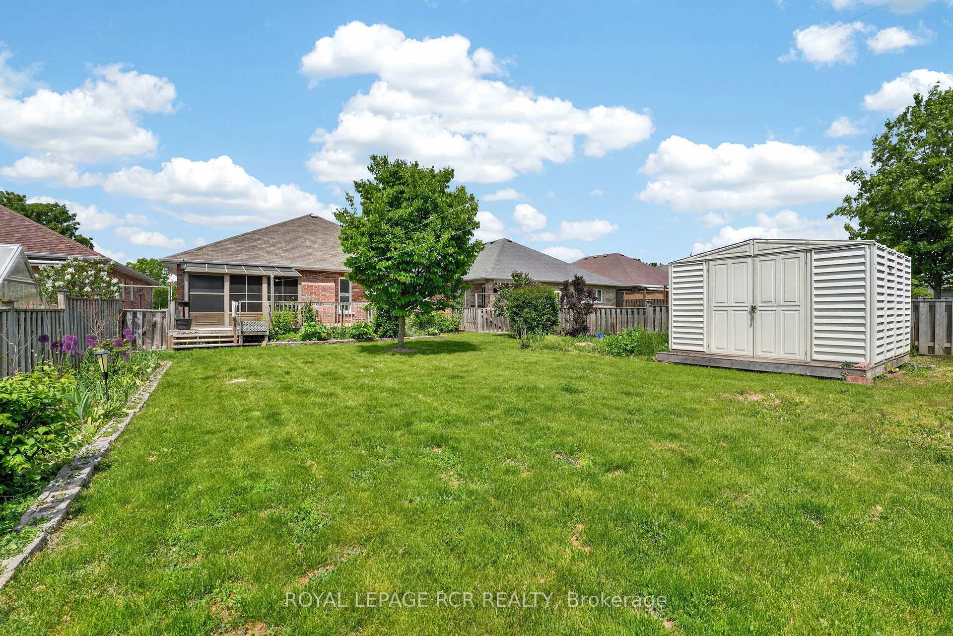Photo 43 of 71 Elmwood Avenue, Brock, Beaverton — HOMEH