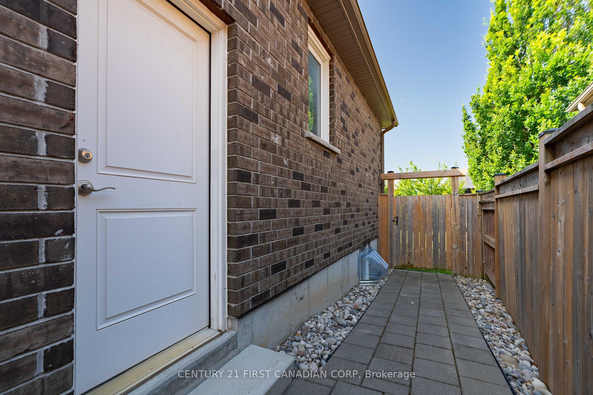 Photo 5 of 155 Spencer Avenue, Lucan Biddulph, Lucan — HOMEH
