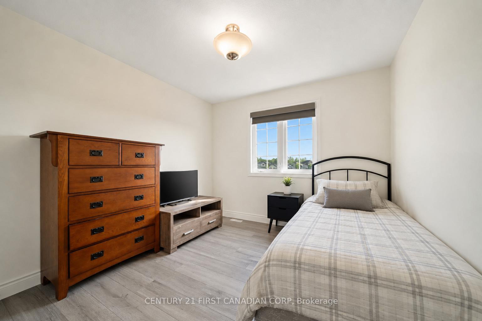 Photo 37 of 155 Spencer Avenue, Lucan Biddulph, Lucan — HOMEH
