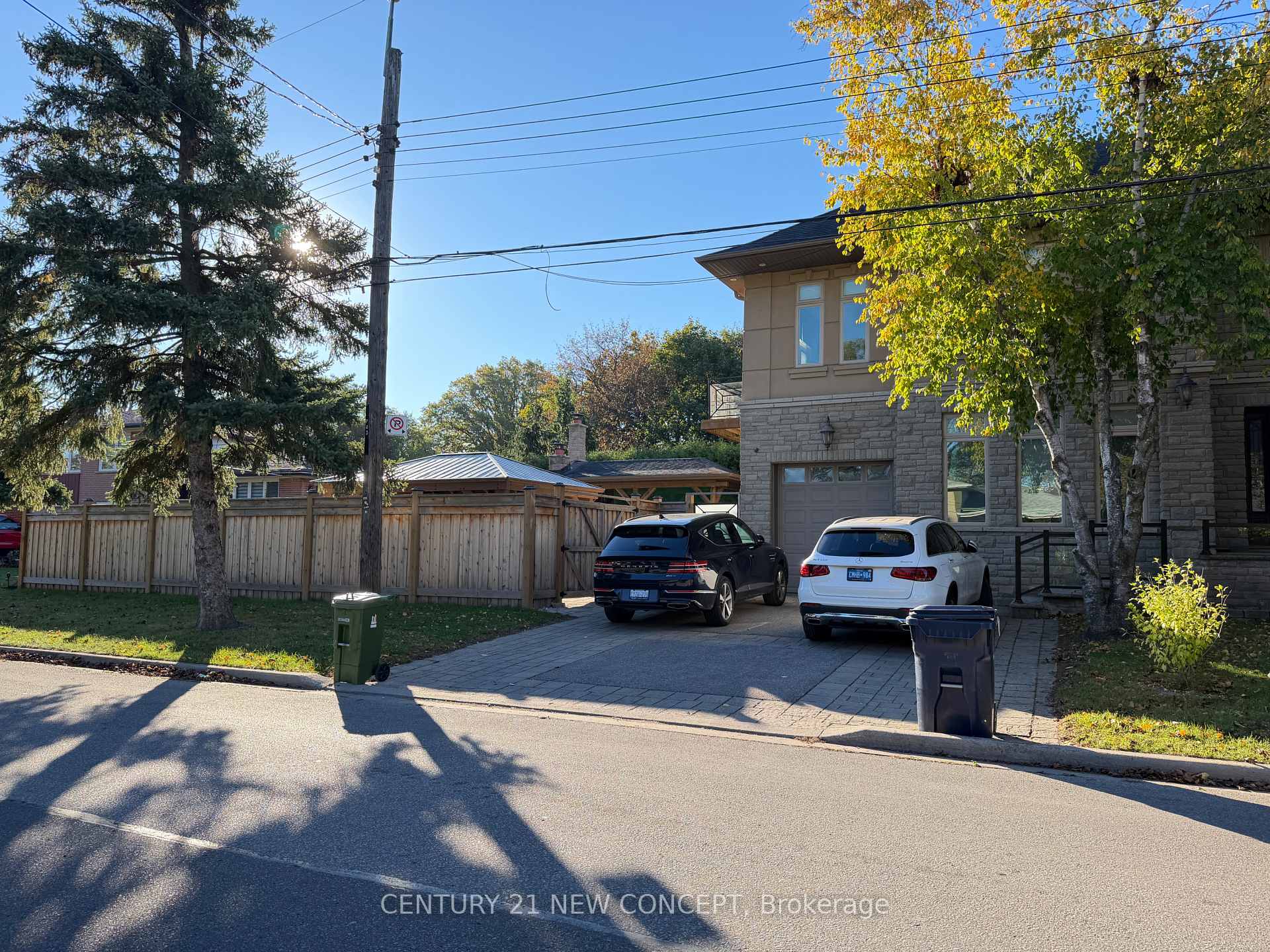 Photo 2 of 1 Lissom Crescent, North York, Newtonbrook West — HOMEH