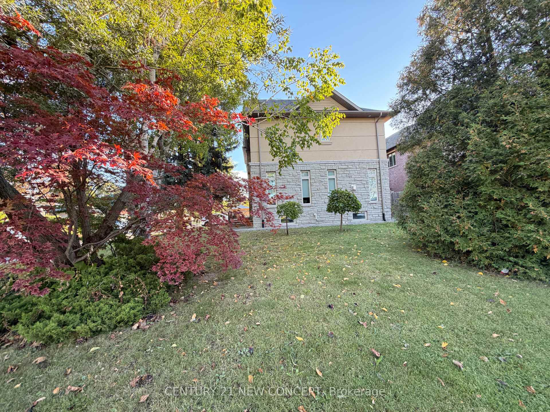 Photo 4 of 1 Lissom Crescent, North York, Newtonbrook West — HOMEH