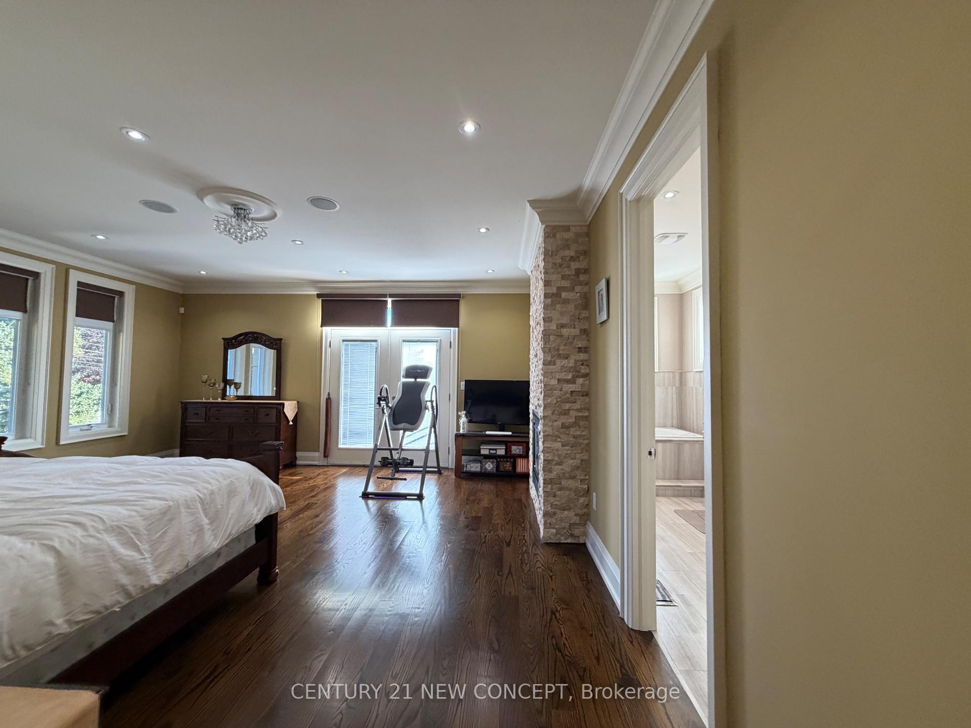 Photo 6 of 1 Lissom Crescent, North York, Newtonbrook West — HOMEH