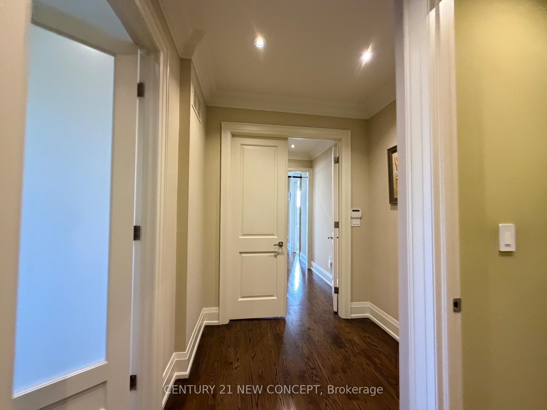 Photo 8 of 1 Lissom Crescent, North York, Newtonbrook West — HOMEH