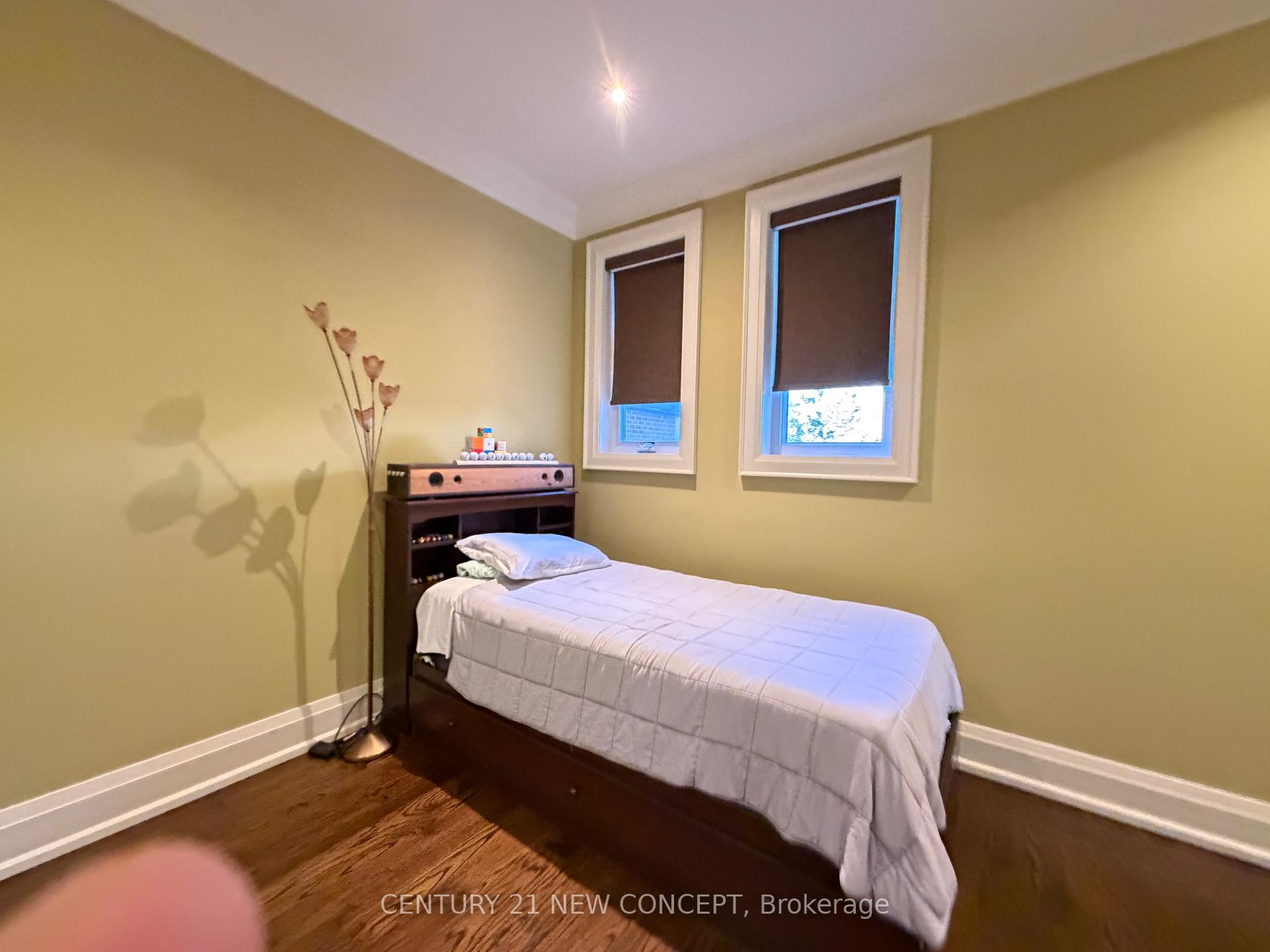 Photo 10 of 1 Lissom Crescent, North York, Newtonbrook West — HOMEH