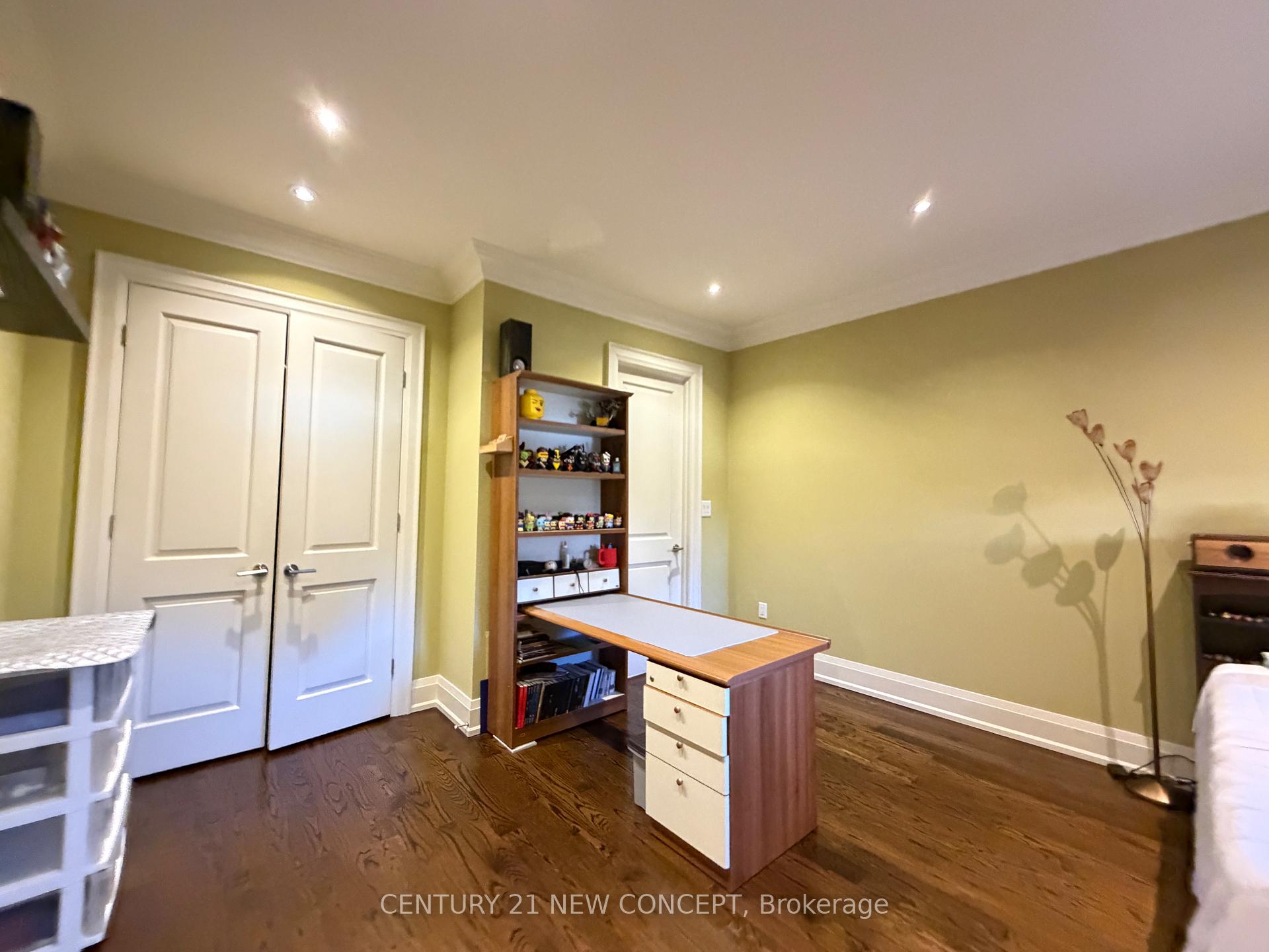 Photo 11 of 1 Lissom Crescent, North York, Newtonbrook West — HOMEH