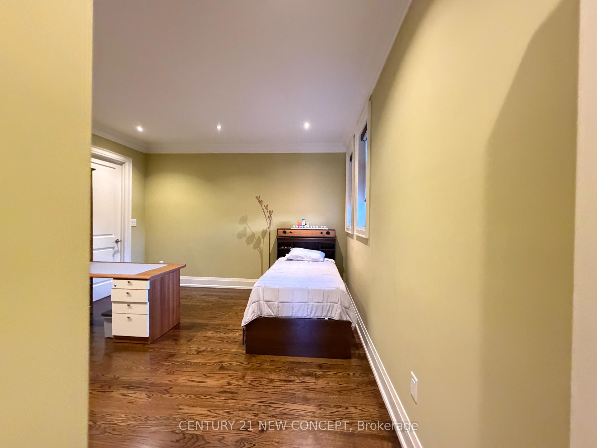 Photo 12 of 1 Lissom Crescent, North York, Newtonbrook West — HOMEH