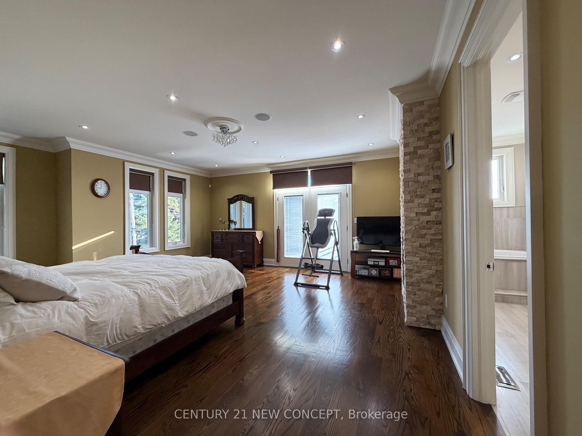 Photo 13 of 1 Lissom Crescent, North York, Newtonbrook West — HOMEH