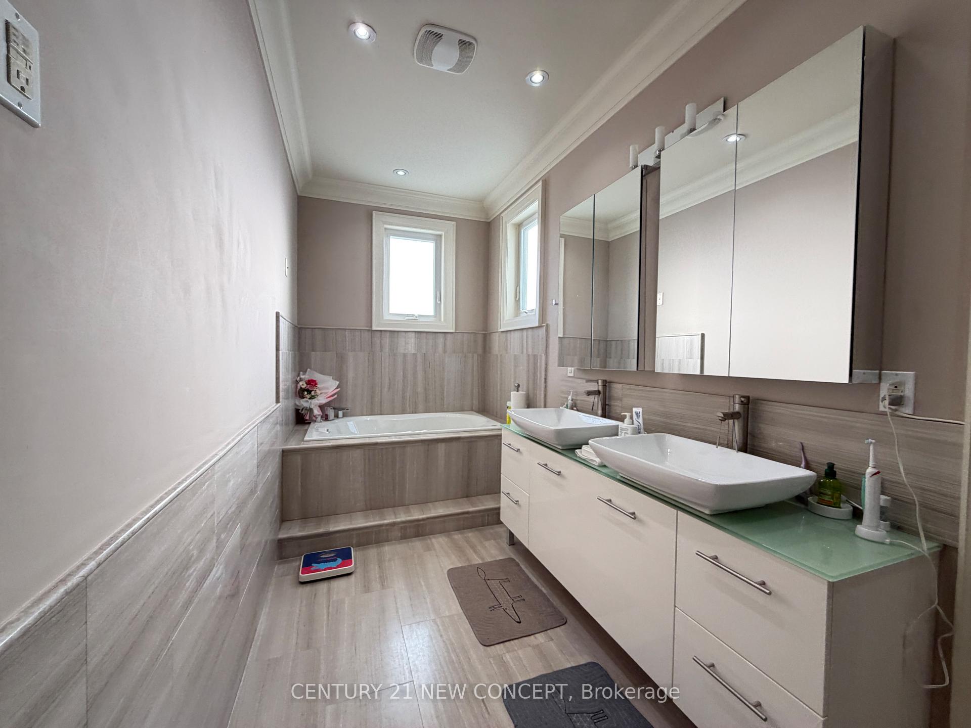 Photo 14 of 1 Lissom Crescent, North York, Newtonbrook West — HOMEH