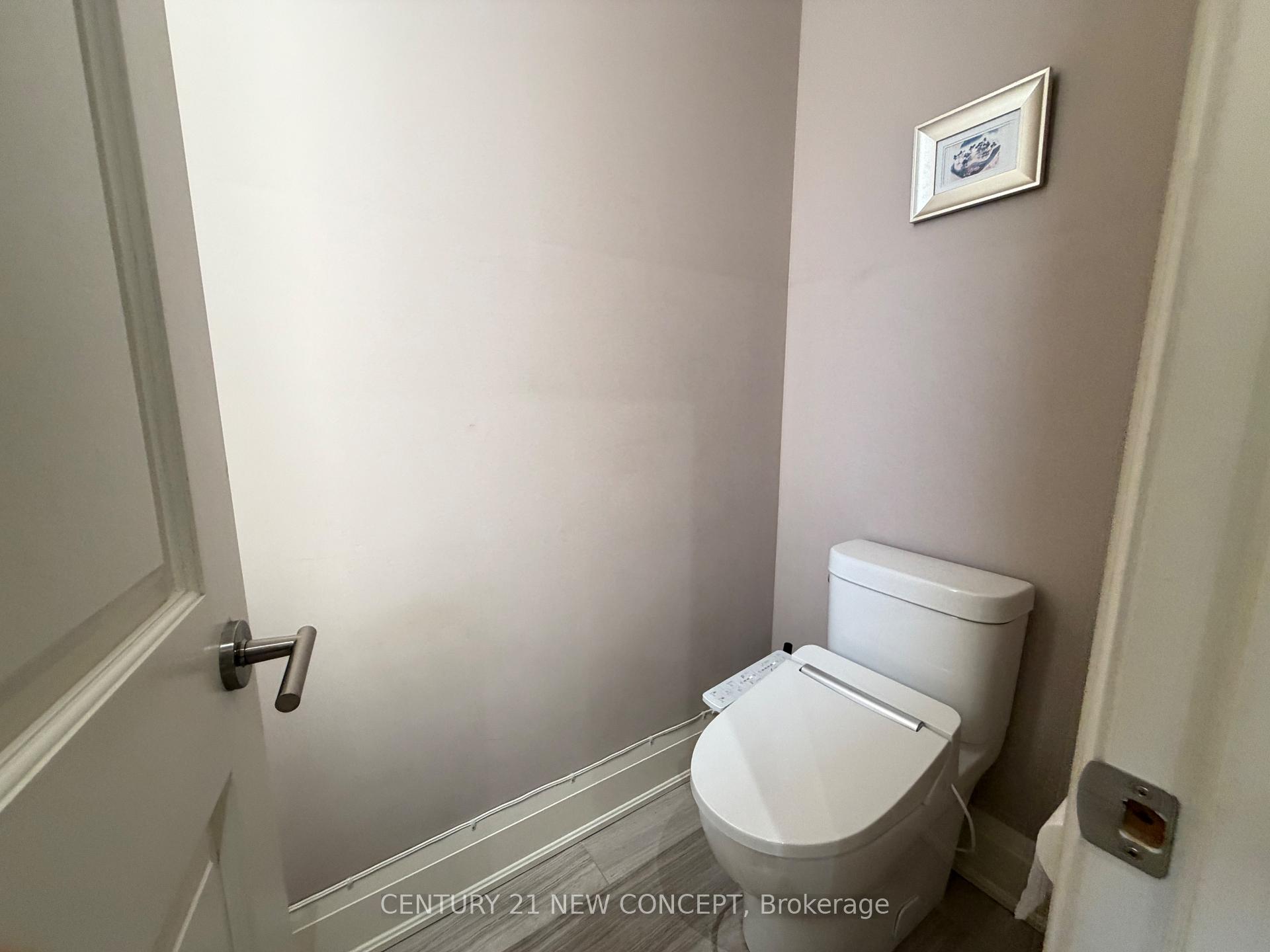 Photo 15 of 1 Lissom Crescent, North York, Newtonbrook West — HOMEH