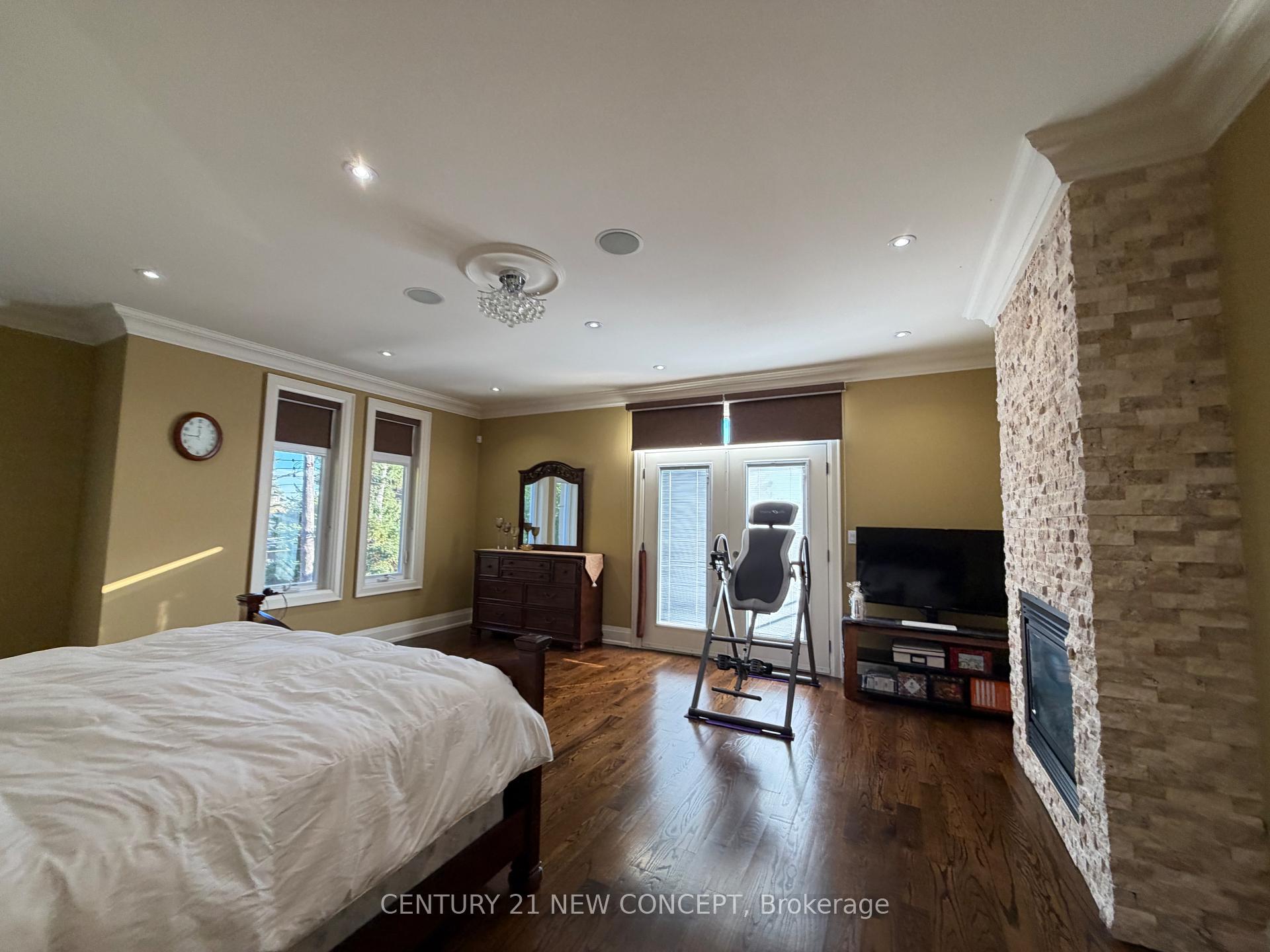 Photo 16 of 1 Lissom Crescent, North York, Newtonbrook West — HOMEH
