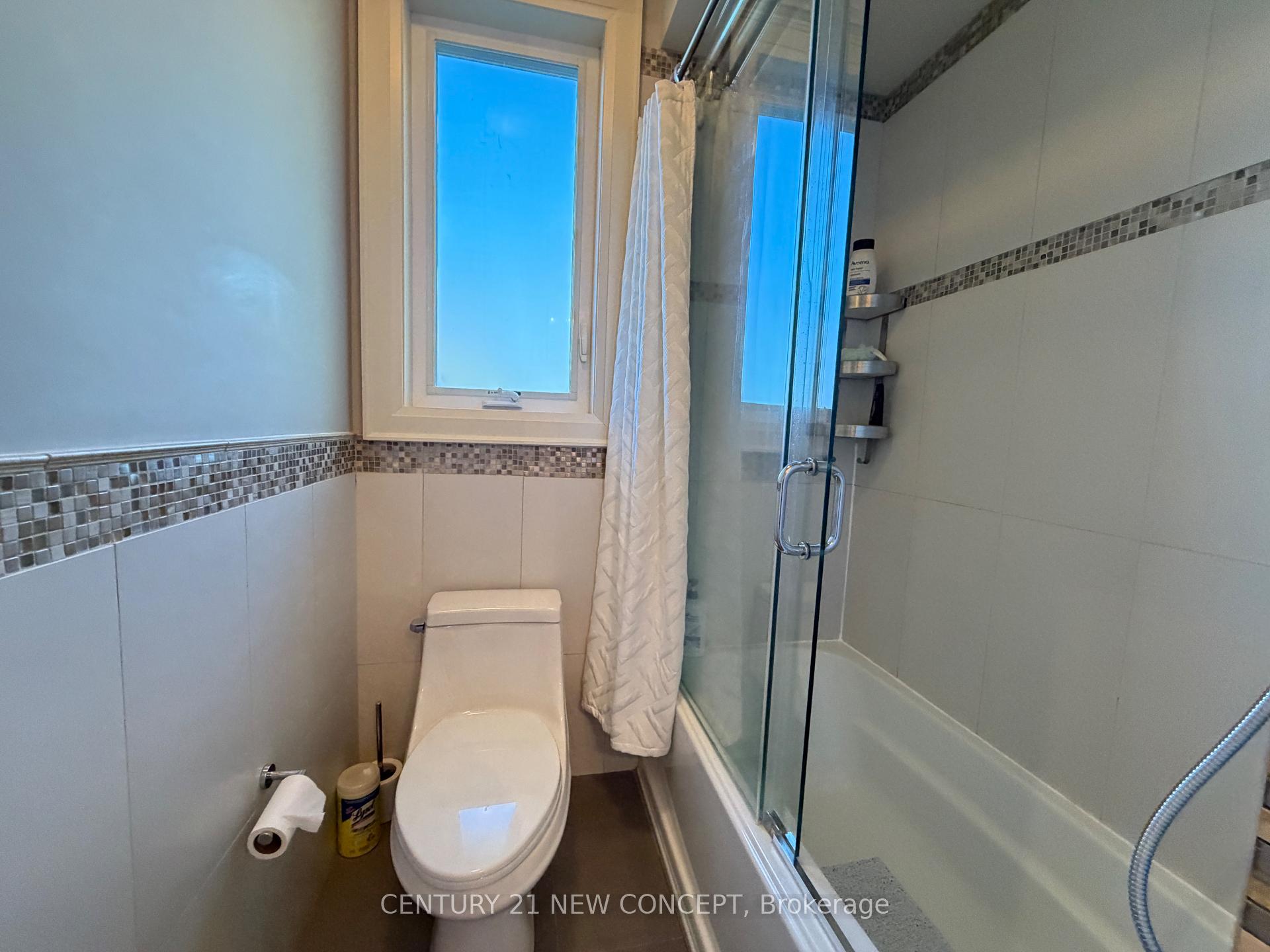 Photo 22 of 1 Lissom Crescent, North York, Newtonbrook West — HOMEH