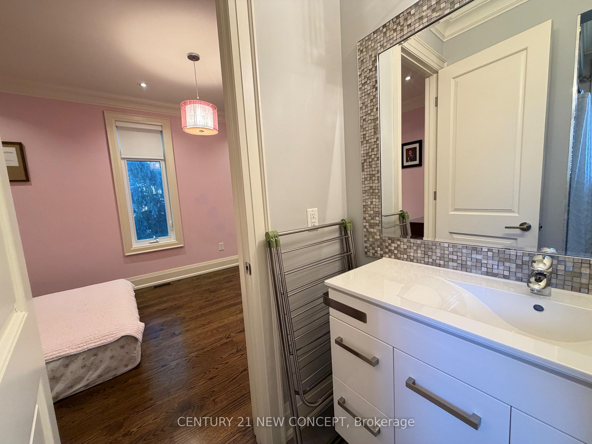 Photo 23 of 1 Lissom Crescent, North York, Newtonbrook West — HOMEH