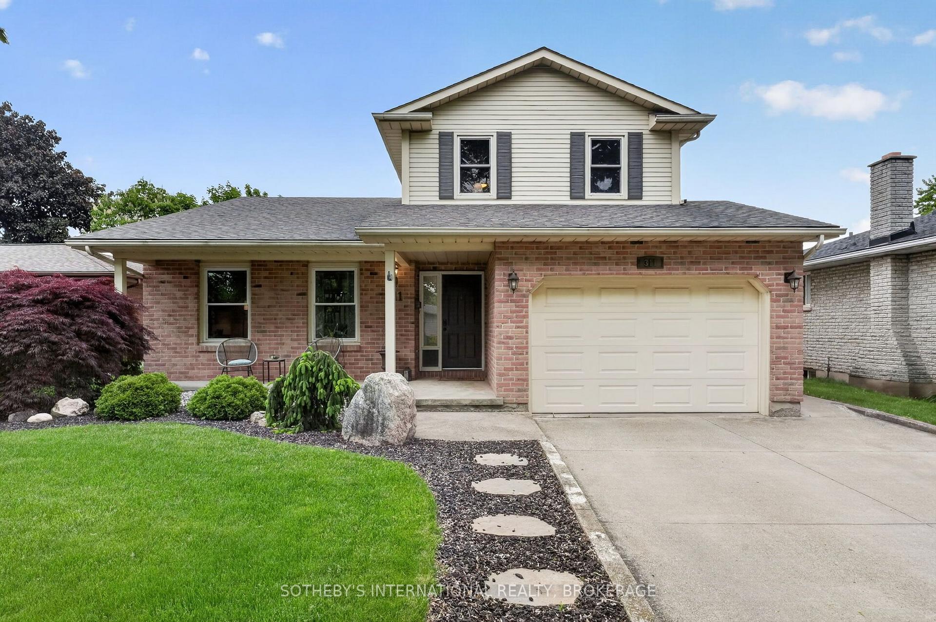 Photo 3 of 311 Main Street, St. Catharines, Port Dalhousie — HOMEH