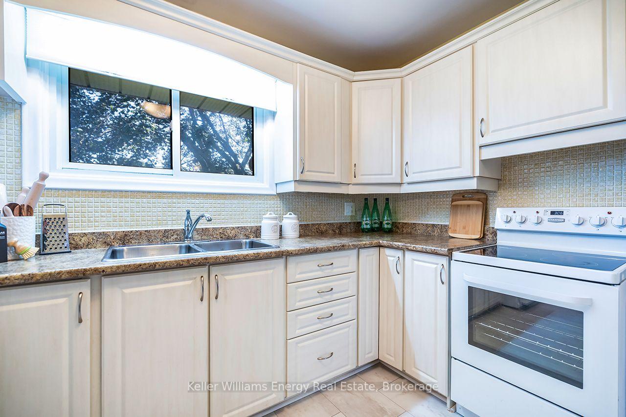 Photo 16 of 403 Rossmount Avenue, Oshawa, Northglen — HOMEH