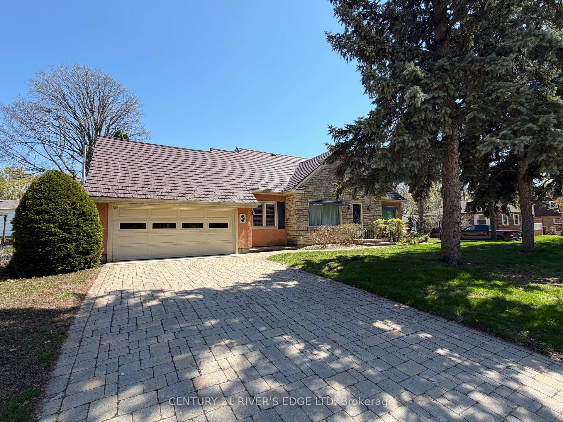 Photo 2 of 67 North Augusta Road, Brockville, Brockville — HOMEH