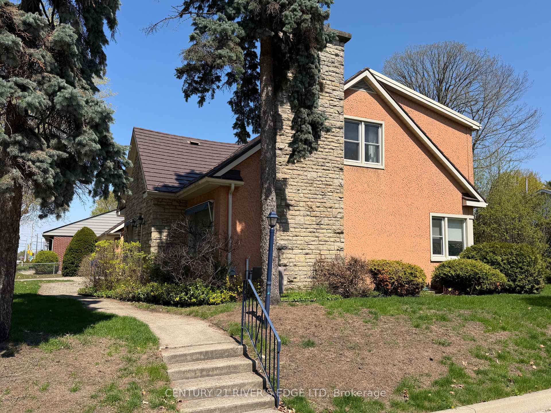 Photo 3 of 67 North Augusta Road, Brockville, Brockville — HOMEH
