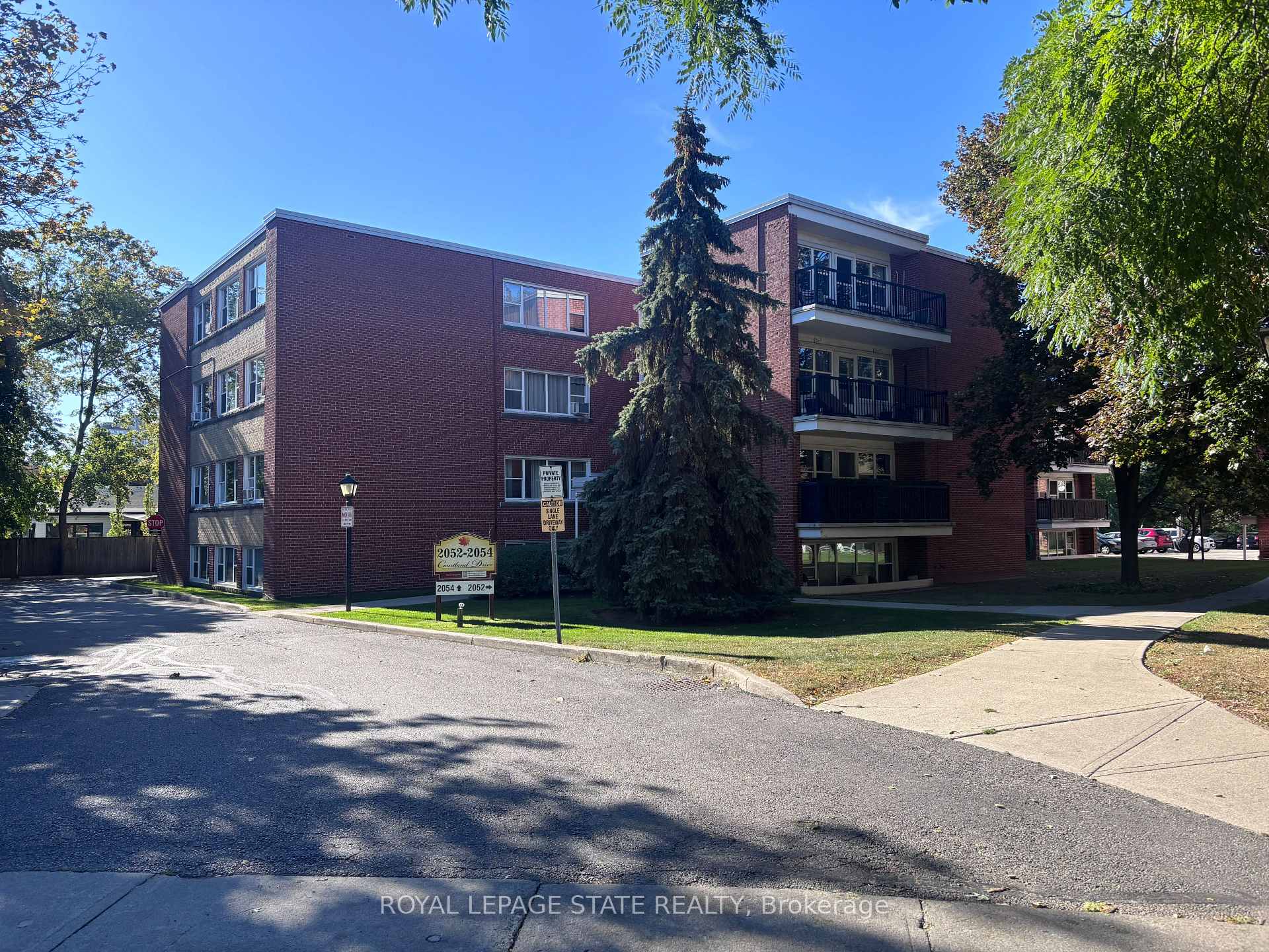 Photo of Unit 404, 2054 Courtland Drive