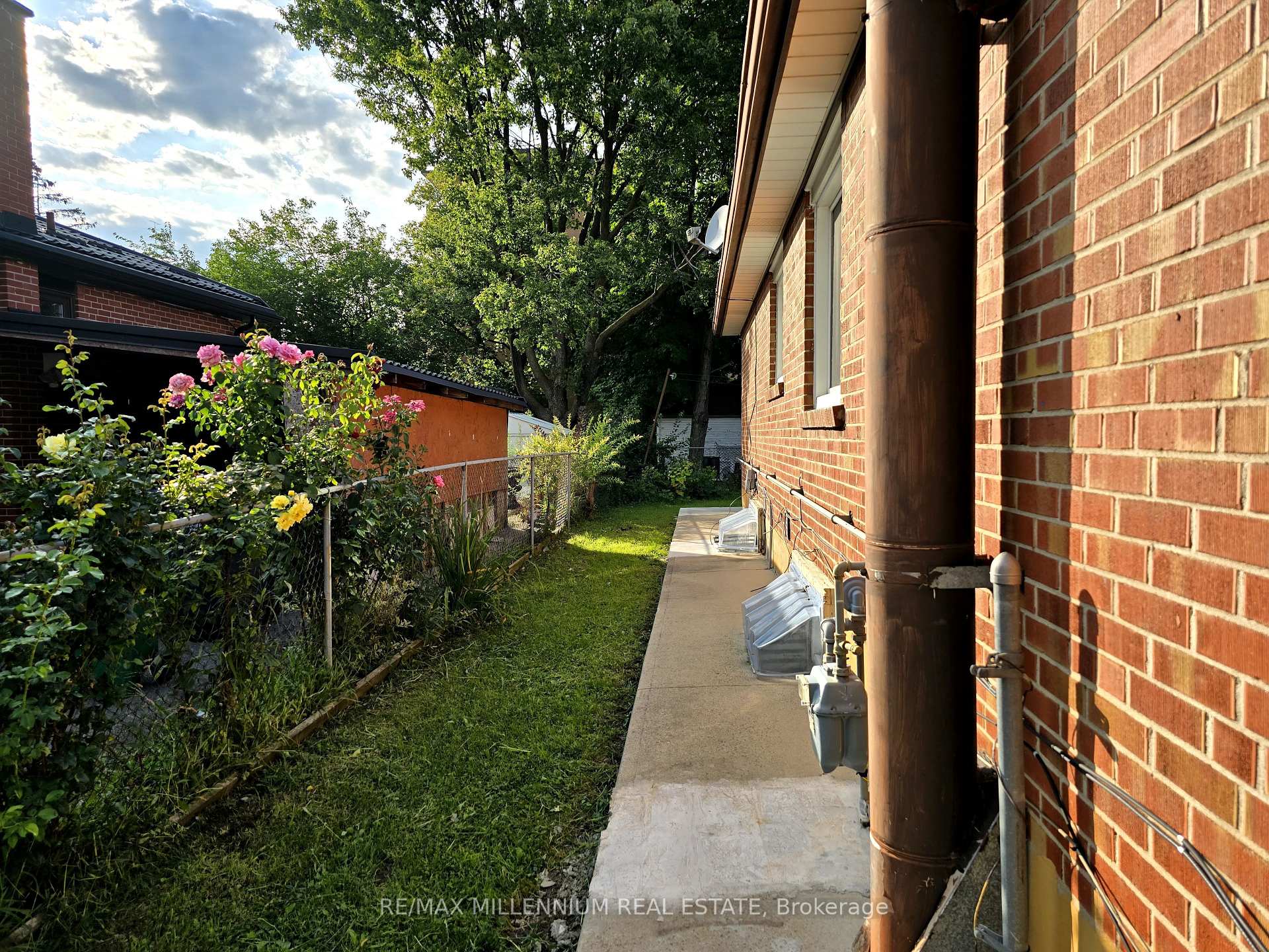 Photo 2 of Unit Basement, 14 Charles Street, Brampton, Queen Street Corridor — HOMEH