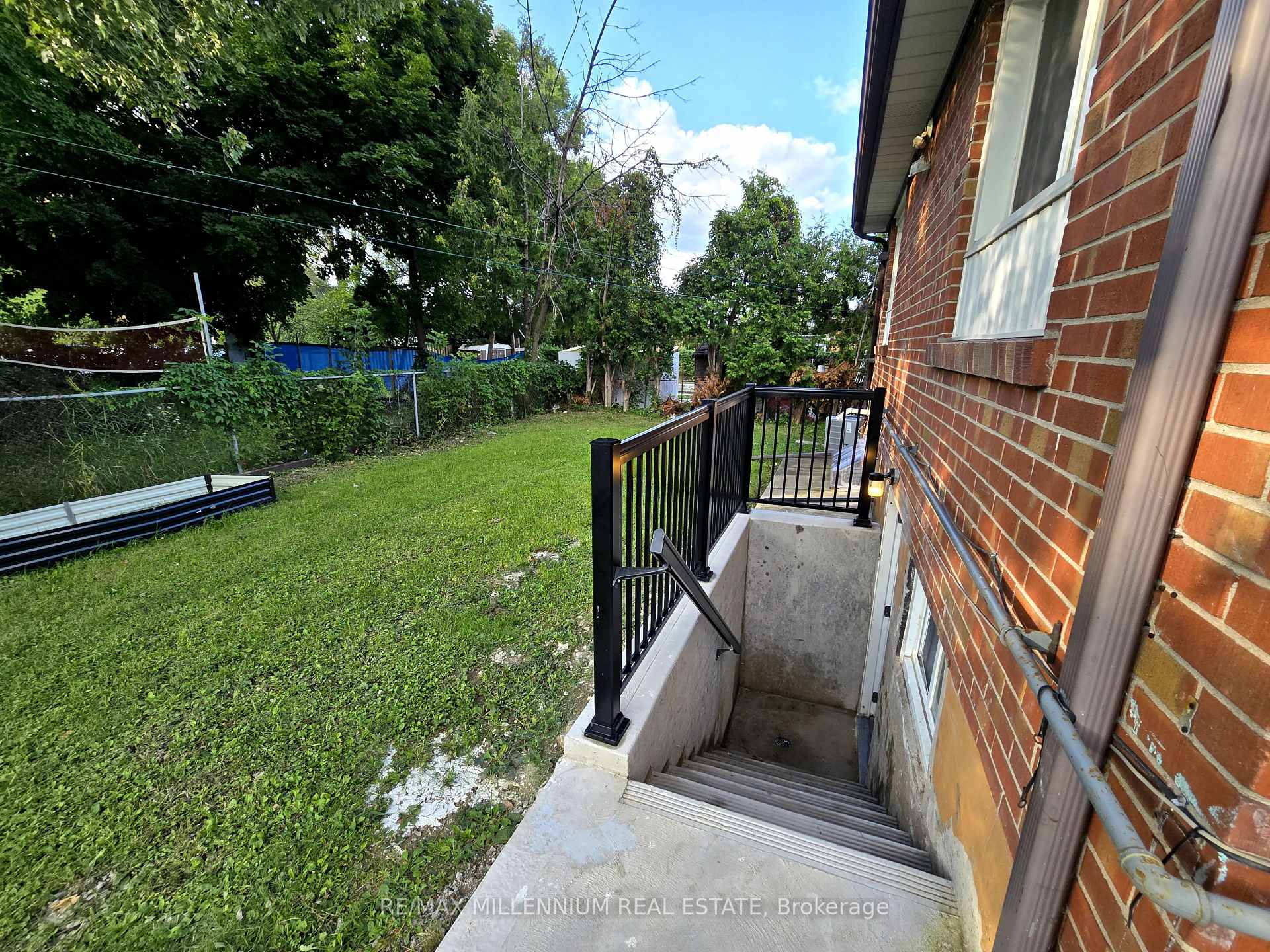 Photo 3 of Unit Basement, 14 Charles Street, Brampton, Queen Street Corridor — HOMEH