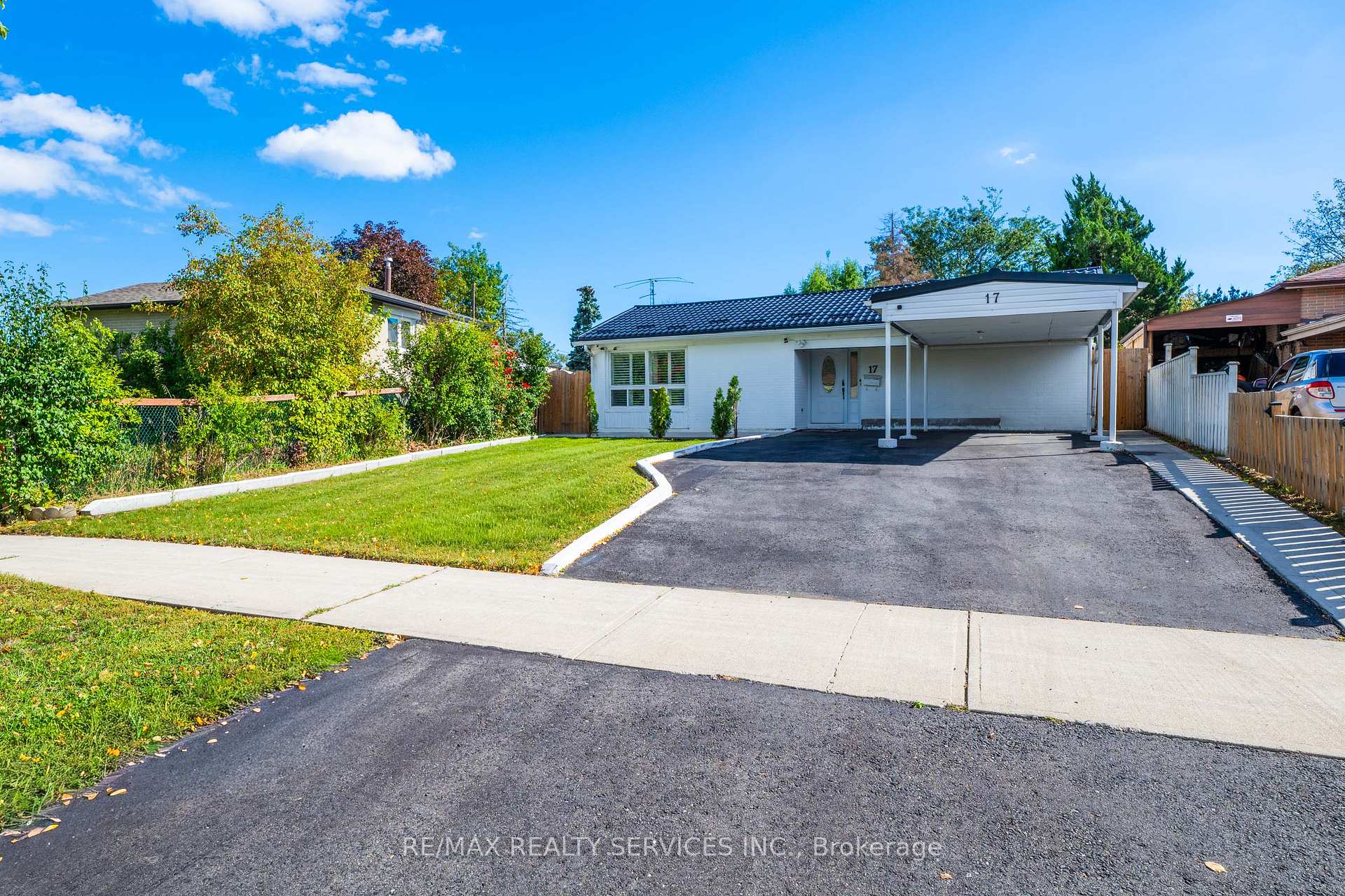 Photo 2 of 17 Avening Drive, Etobicoke, West Humber-Clairville — HOMEH