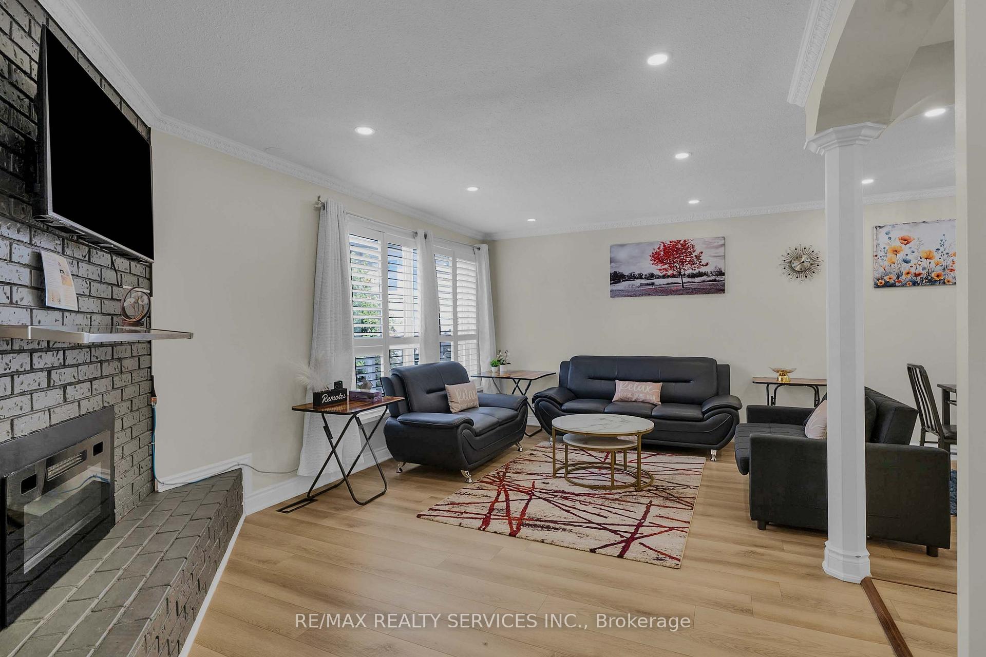 Photo 5 of 17 Avening Drive, Etobicoke, West Humber-Clairville — HOMEH
