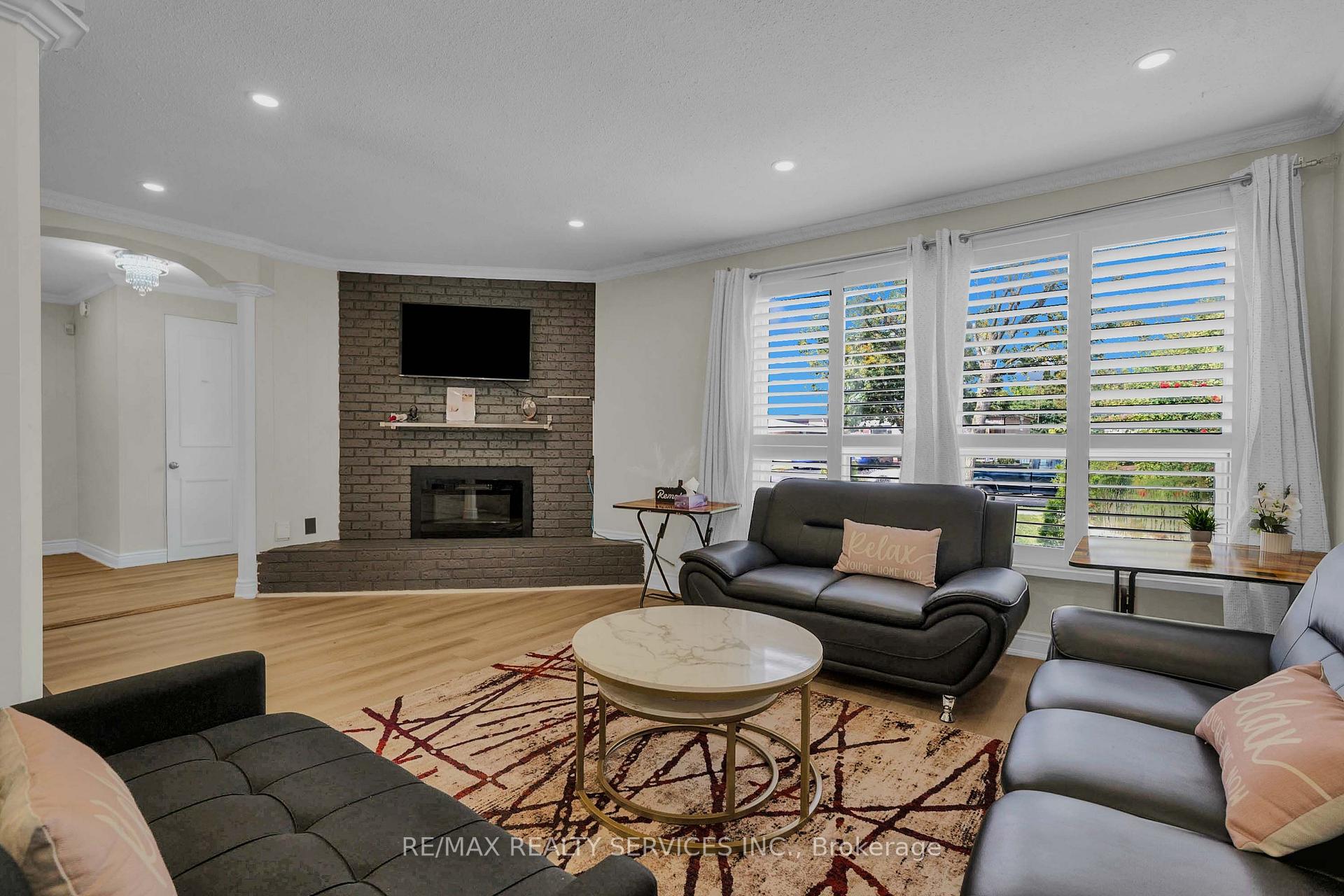 Photo 7 of 17 Avening Drive, Etobicoke, West Humber-Clairville — HOMEH