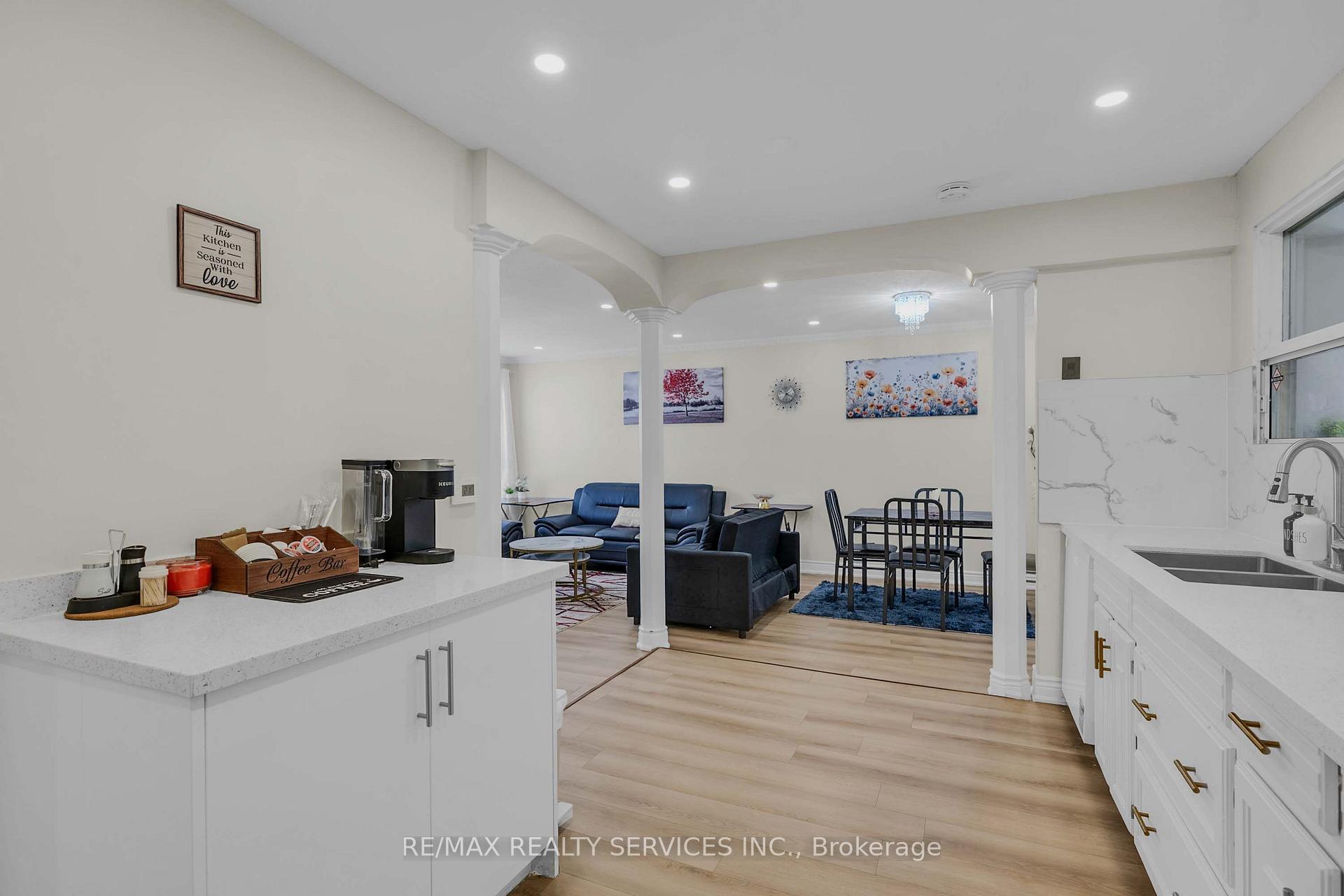 Photo 10 of 17 Avening Drive, Etobicoke, West Humber-Clairville — HOMEH