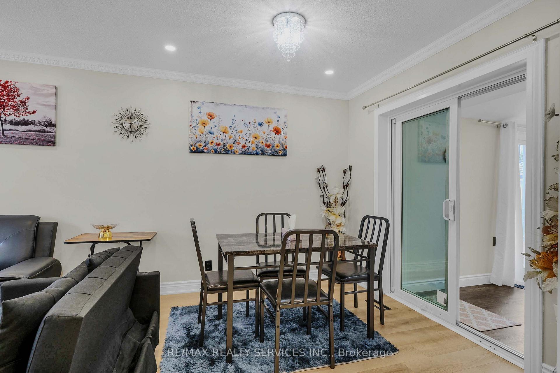 Photo 12 of 17 Avening Drive, Etobicoke, West Humber-Clairville — HOMEH