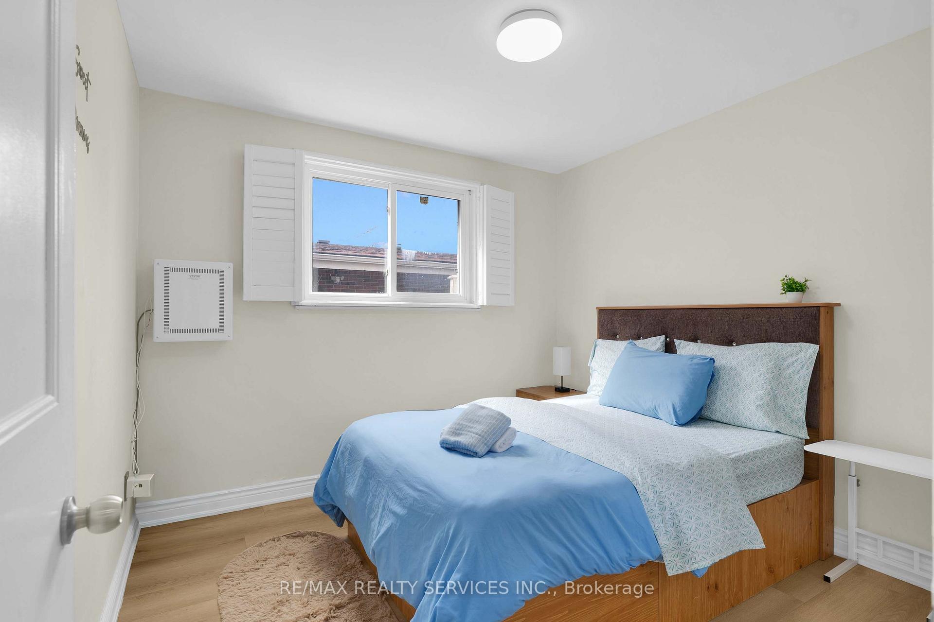 Photo 18 of 17 Avening Drive, Etobicoke, West Humber-Clairville — HOMEH