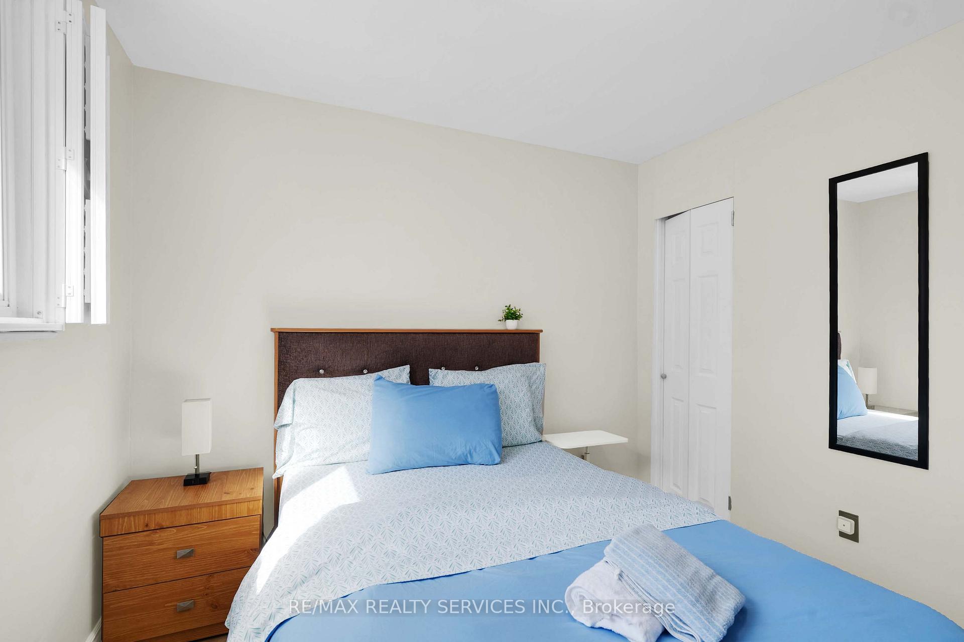 Photo 19 of 17 Avening Drive, Etobicoke, West Humber-Clairville — HOMEH