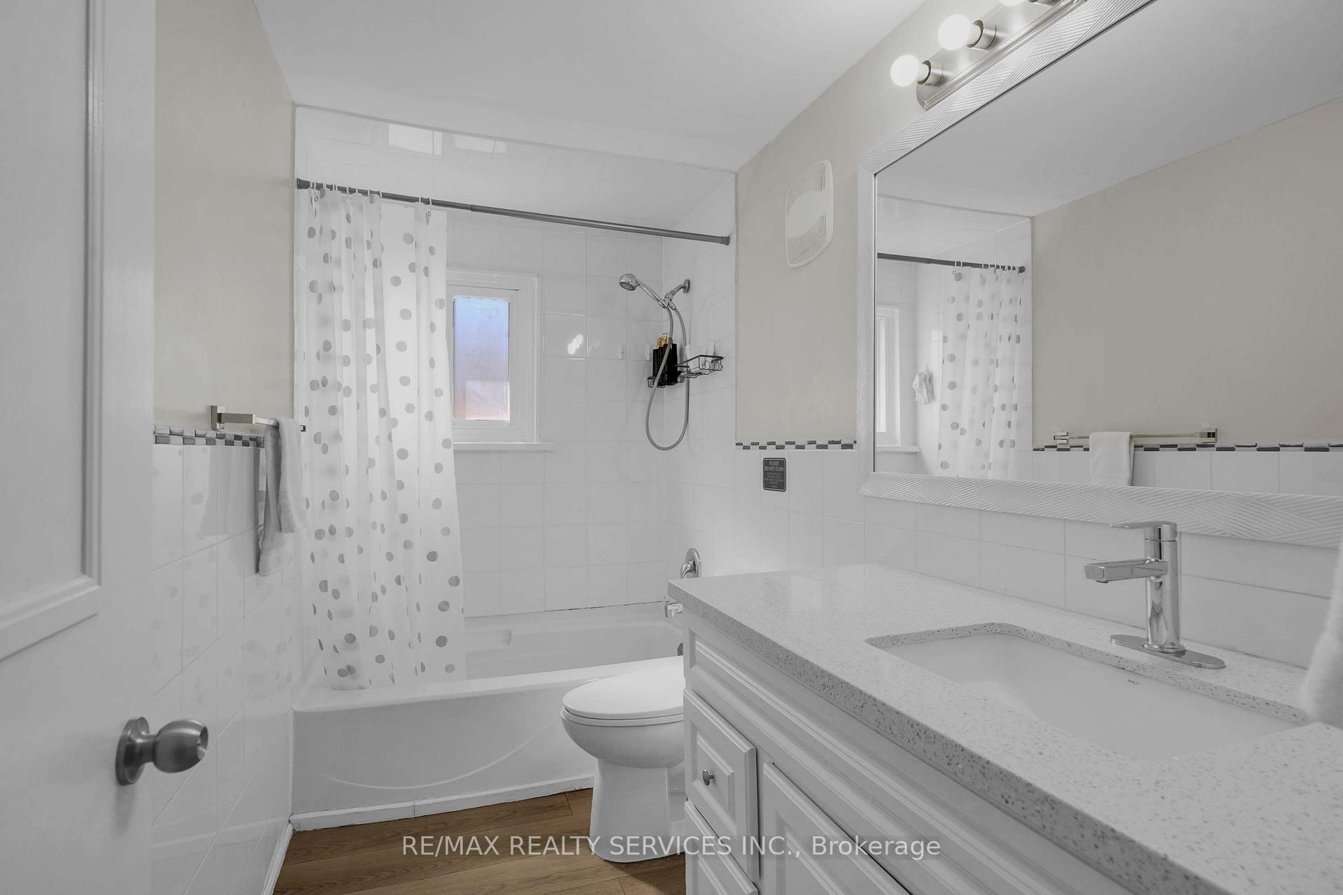 Photo 27 of 17 Avening Drive, Etobicoke, West Humber-Clairville — HOMEH