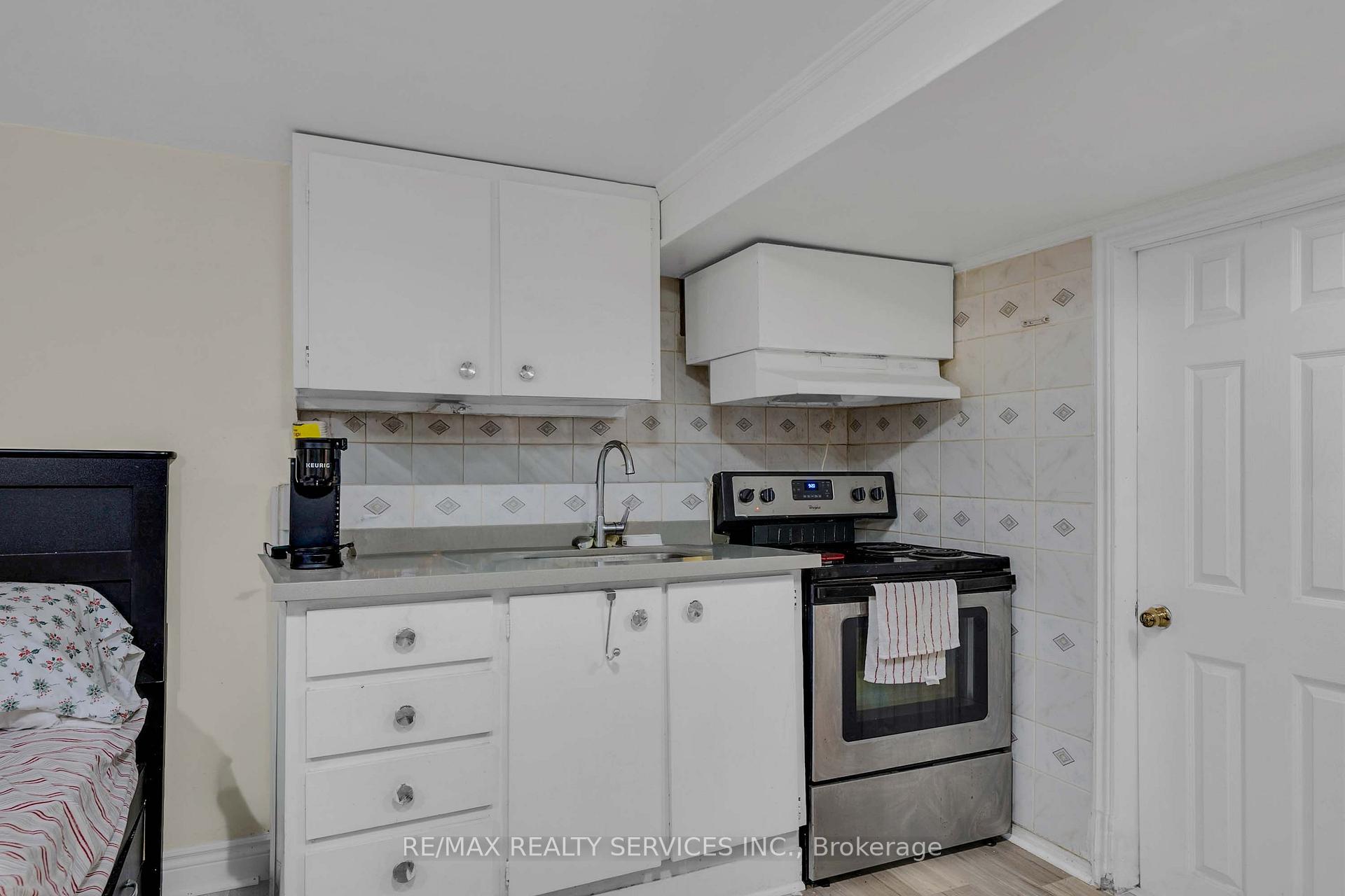 Photo 33 of 17 Avening Drive, Etobicoke, West Humber-Clairville — HOMEH