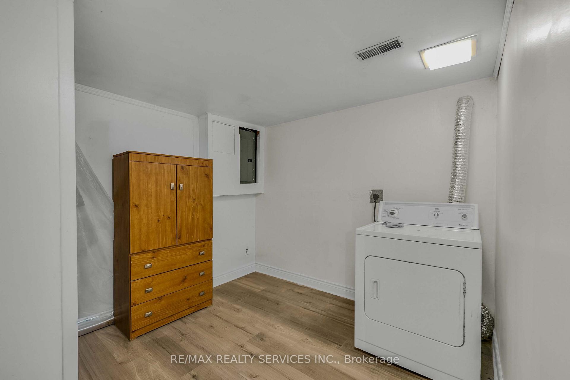 Photo 34 of 17 Avening Drive, Etobicoke, West Humber-Clairville — HOMEH