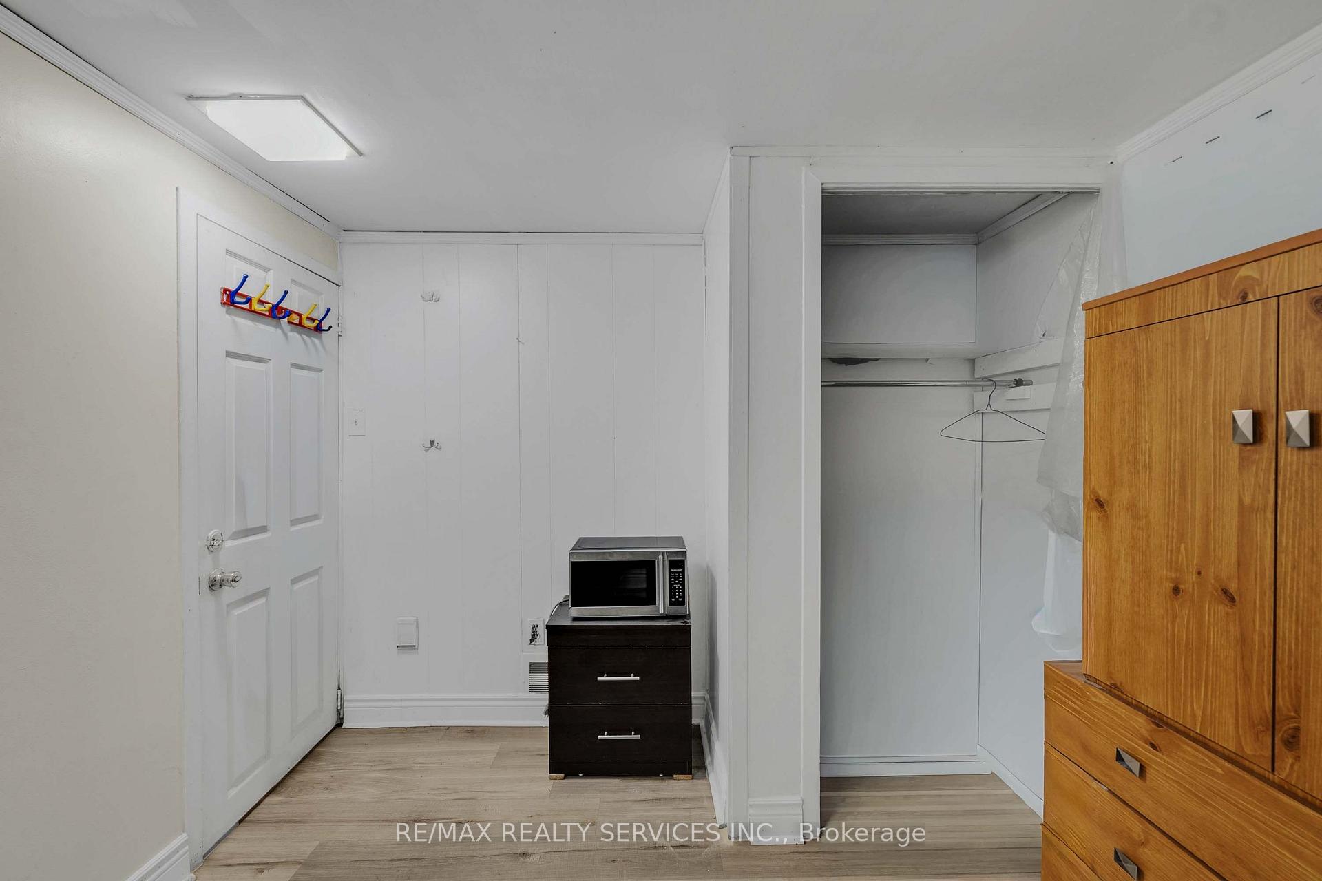 Photo 35 of 17 Avening Drive, Etobicoke, West Humber-Clairville — HOMEH