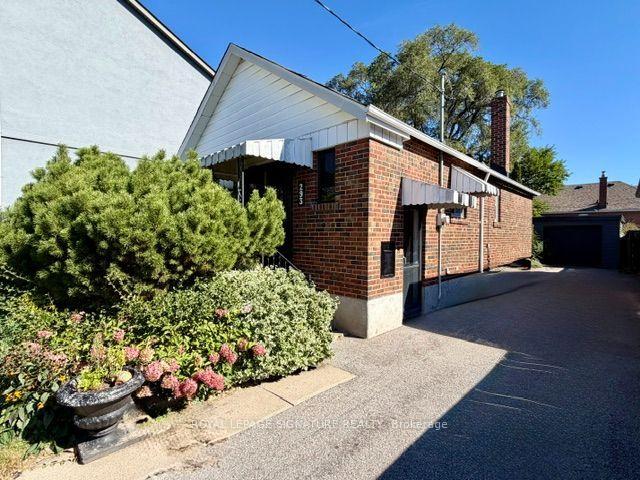 Photo of Unit Main, 293 Glebemount Avenue