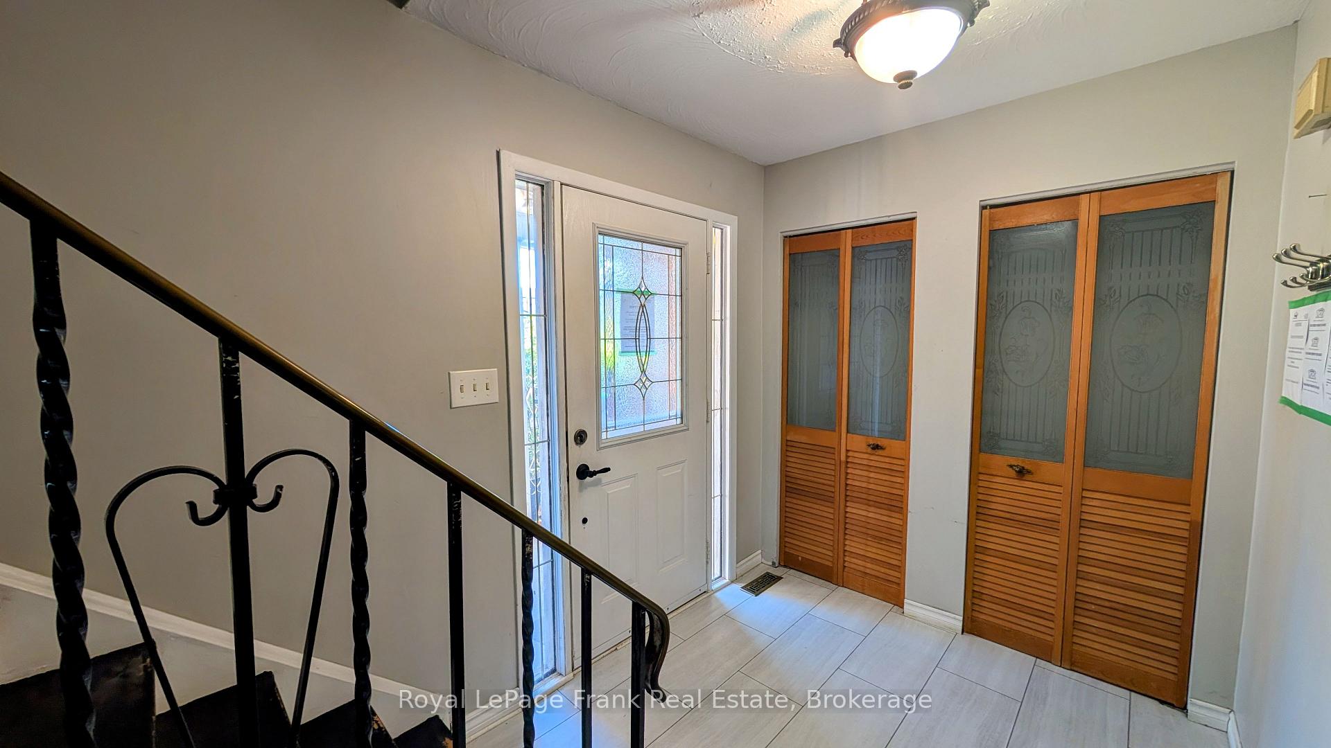 Photo 2 of 582 Lakeview Avenue, Oshawa, Lakeview — HOMEH