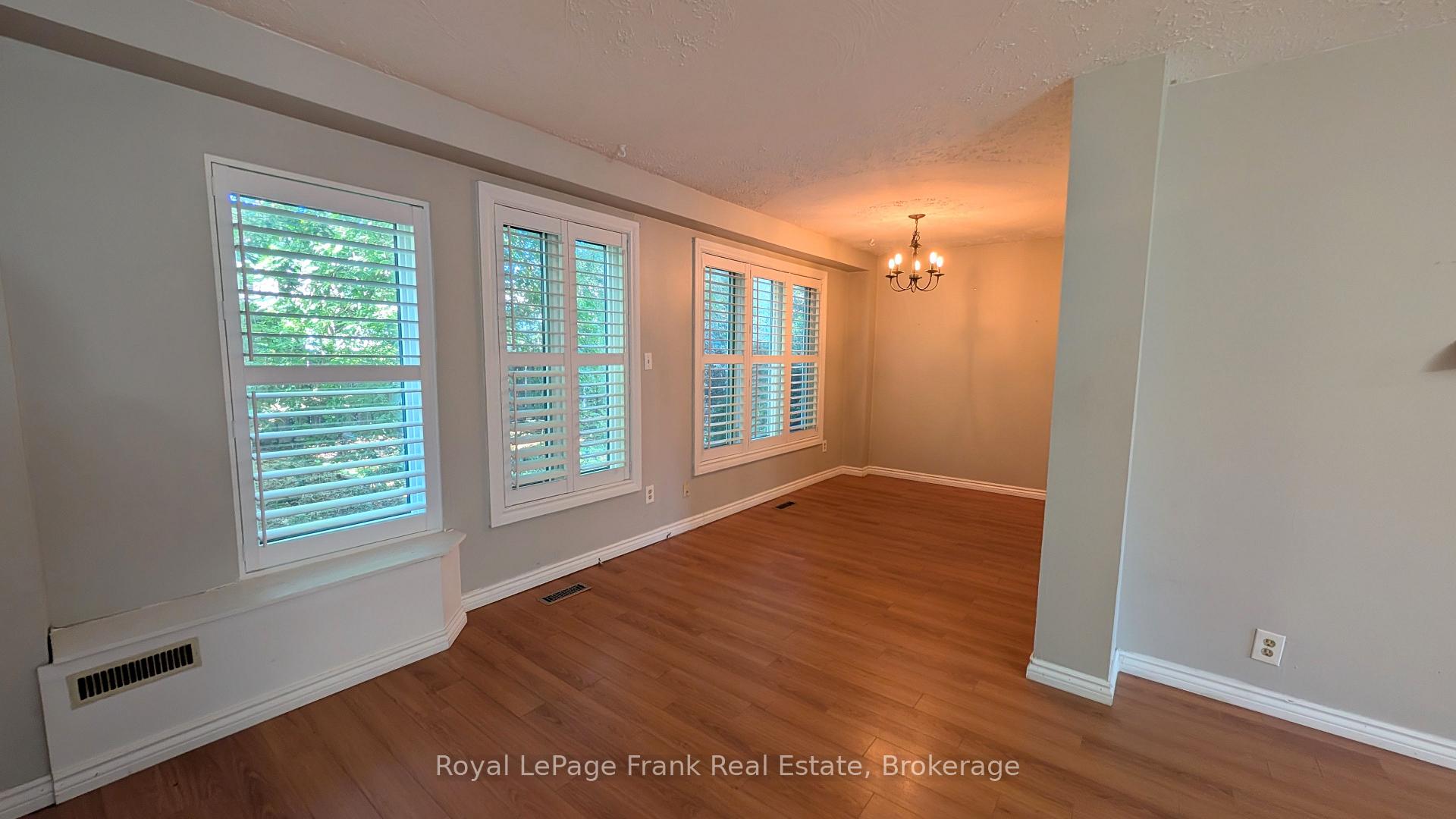 Photo 5 of 582 Lakeview Avenue, Oshawa, Lakeview — HOMEH