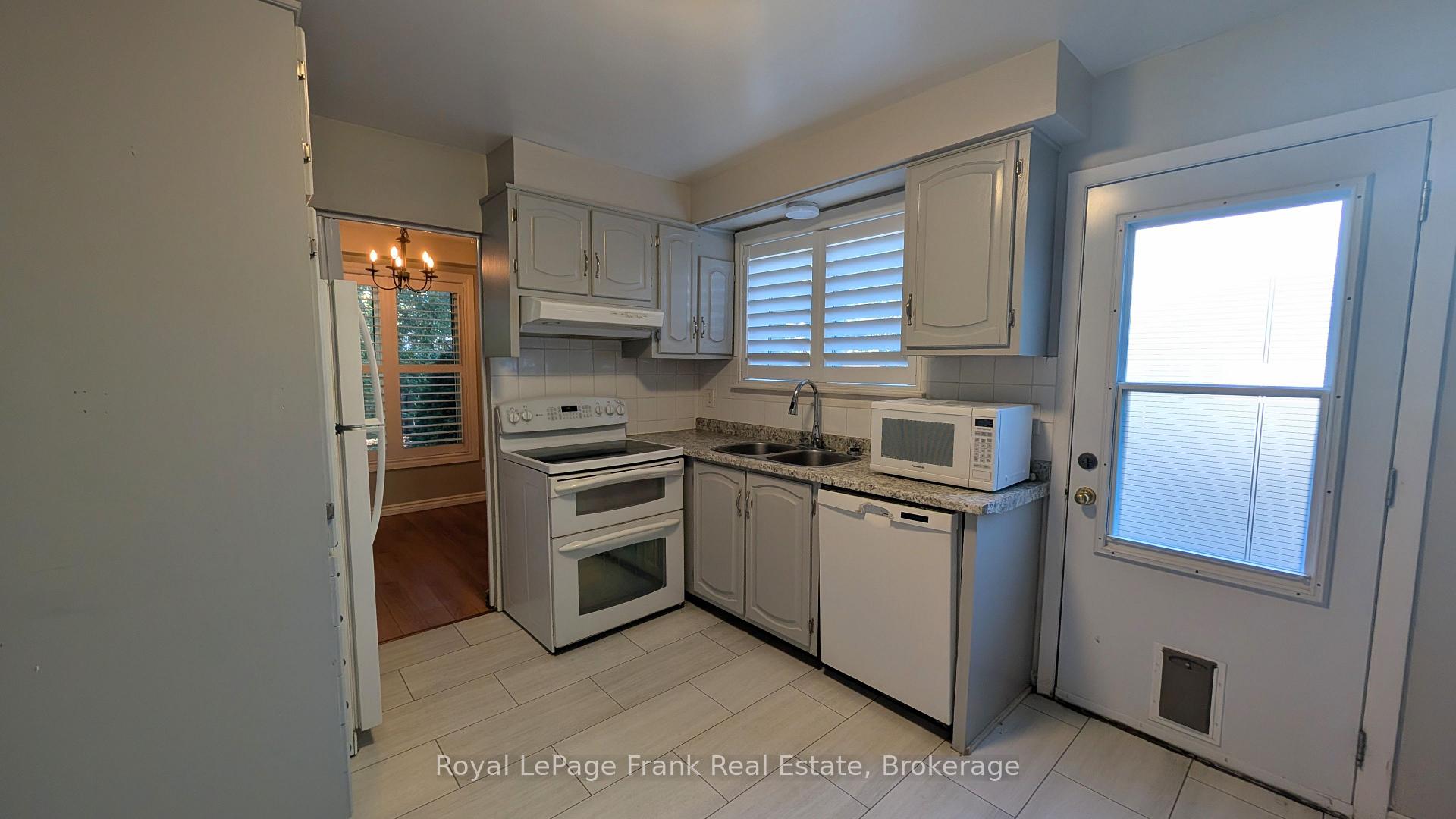 Photo 7 of 582 Lakeview Avenue, Oshawa, Lakeview — HOMEH