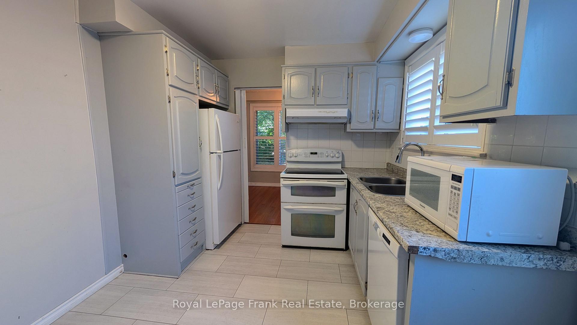 Photo 8 of 582 Lakeview Avenue, Oshawa, Lakeview — HOMEH