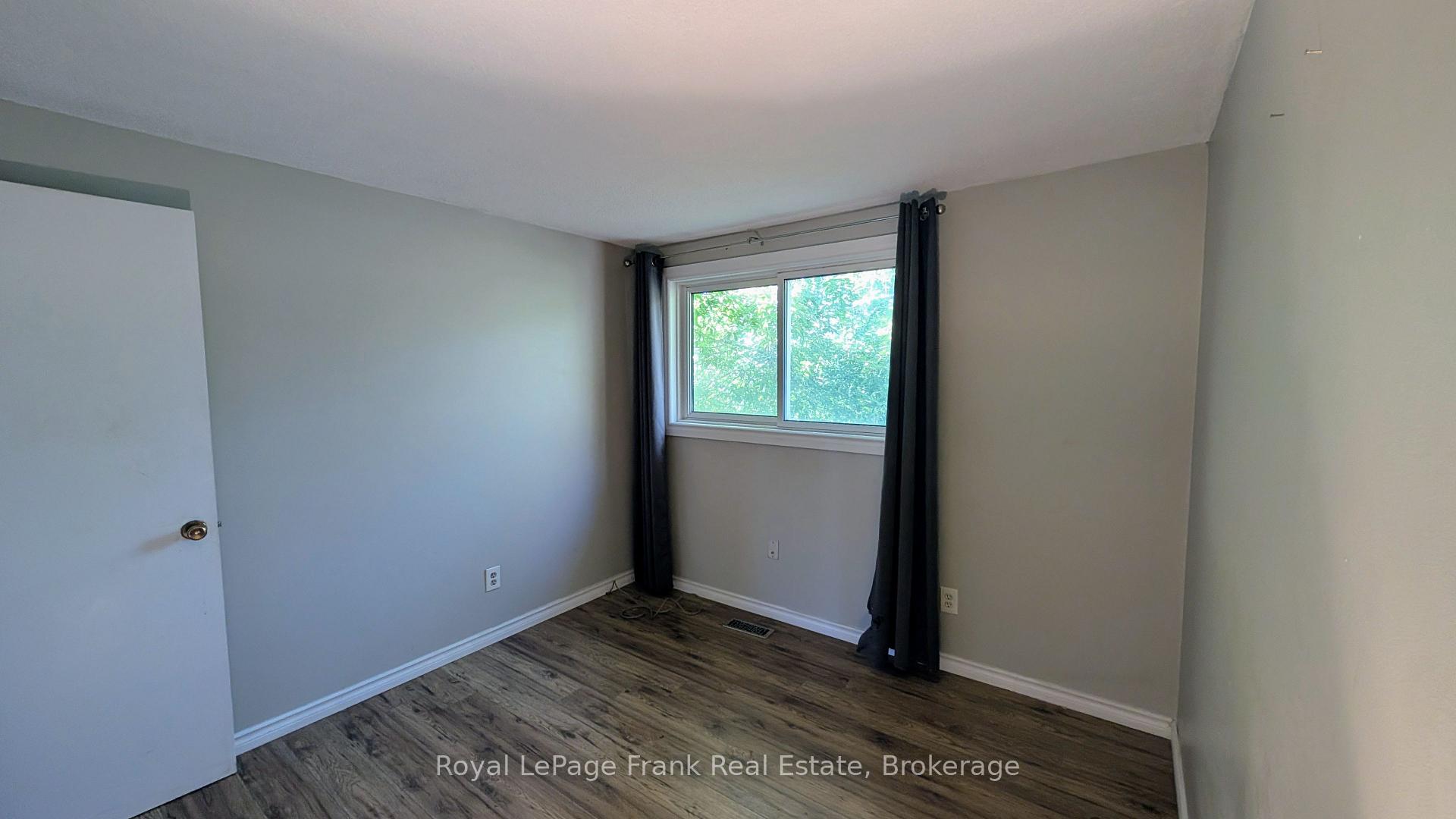 Photo 11 of 582 Lakeview Avenue, Oshawa, Lakeview — HOMEH