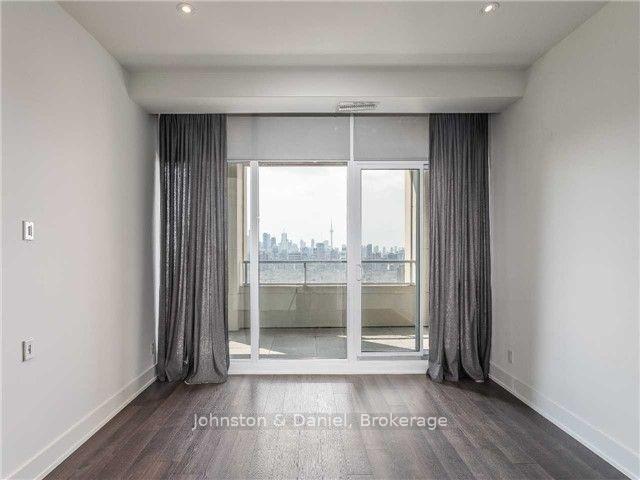 Photo 13 of Unit 1617, 111 St Clair Avenue W, Toronto, Yonge-St. Clair — HOMEH