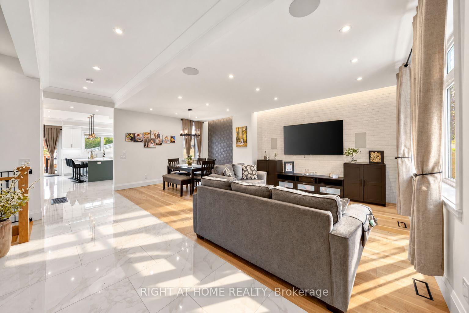 Photo 2 of 17 Exbury Road, North York, Downsview-Roding-CFB — HOMEH