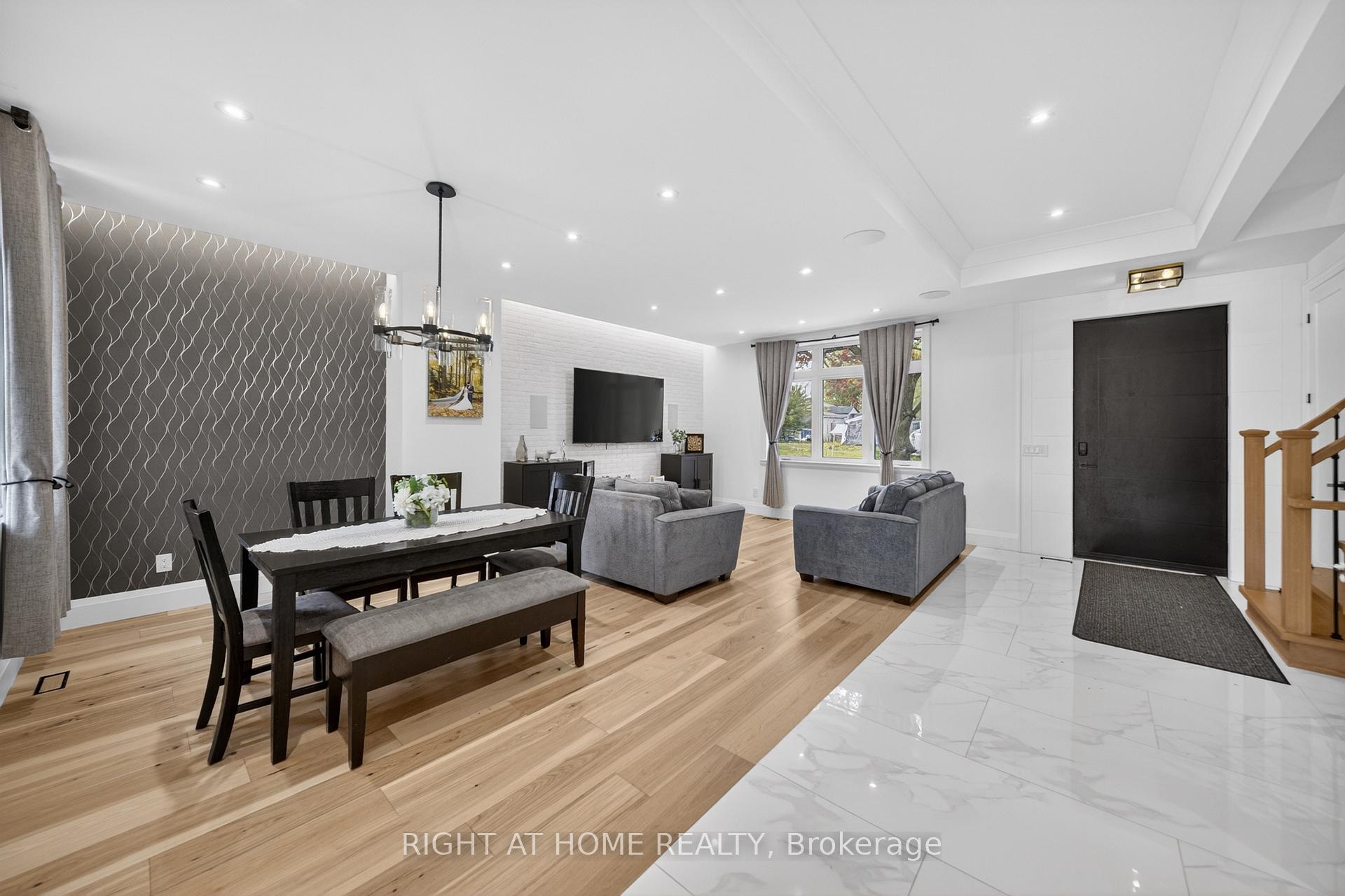 Photo 4 of 17 Exbury Road, North York, Downsview-Roding-CFB — HOMEH