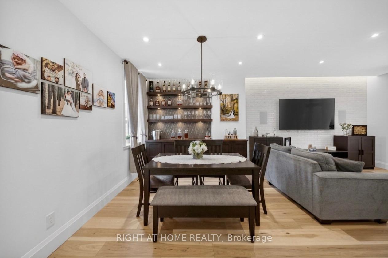 Photo 5 of 17 Exbury Road, North York, Downsview-Roding-CFB — HOMEH