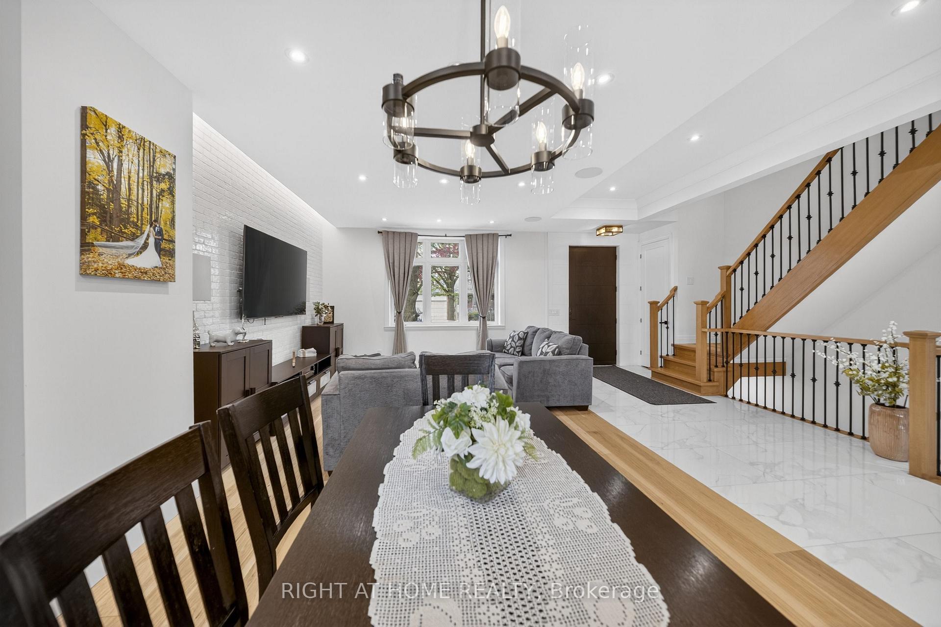 Photo 6 of 17 Exbury Road, North York, Downsview-Roding-CFB — HOMEH