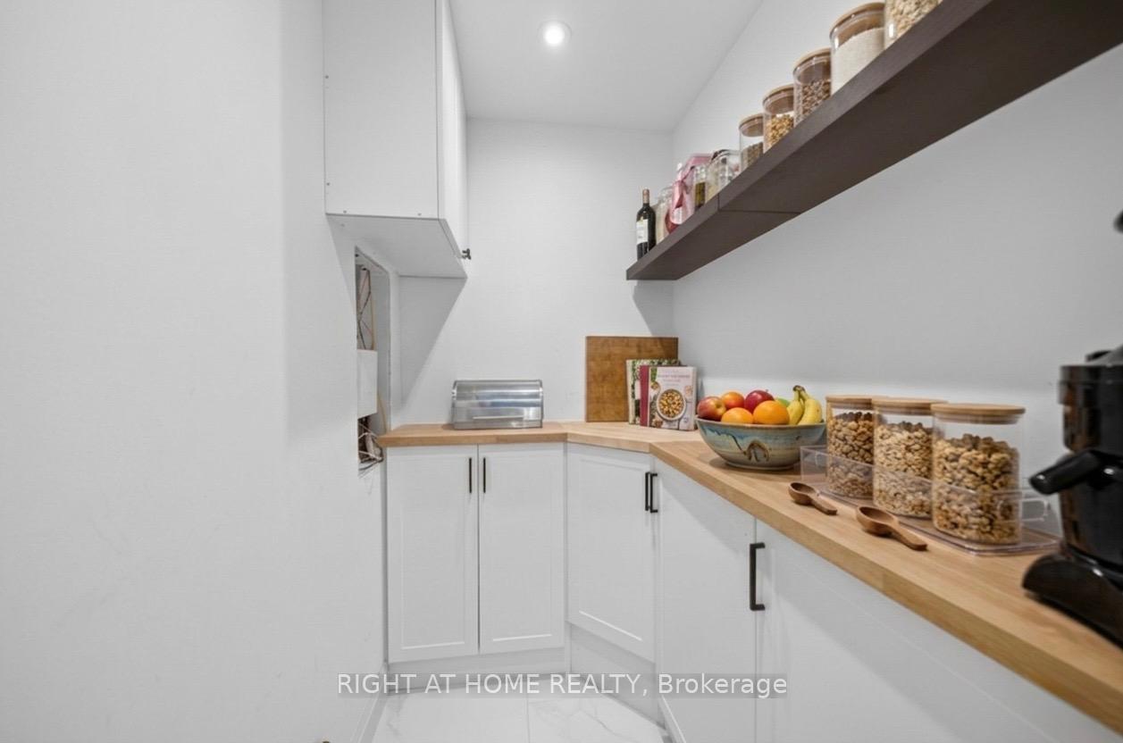 Photo 11 of 17 Exbury Road, North York, Downsview-Roding-CFB — HOMEH