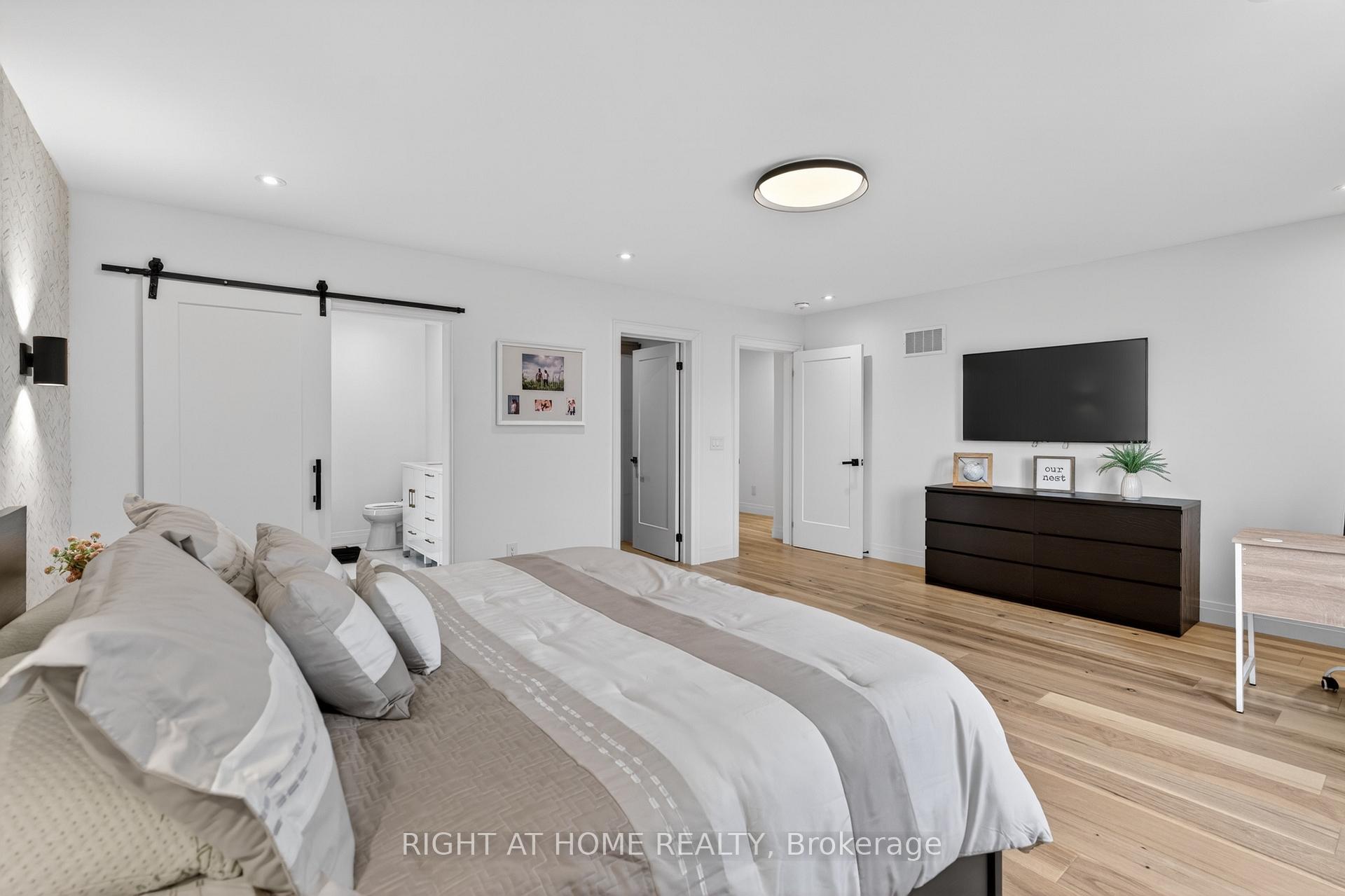Photo 15 of 17 Exbury Road, North York, Downsview-Roding-CFB — HOMEH